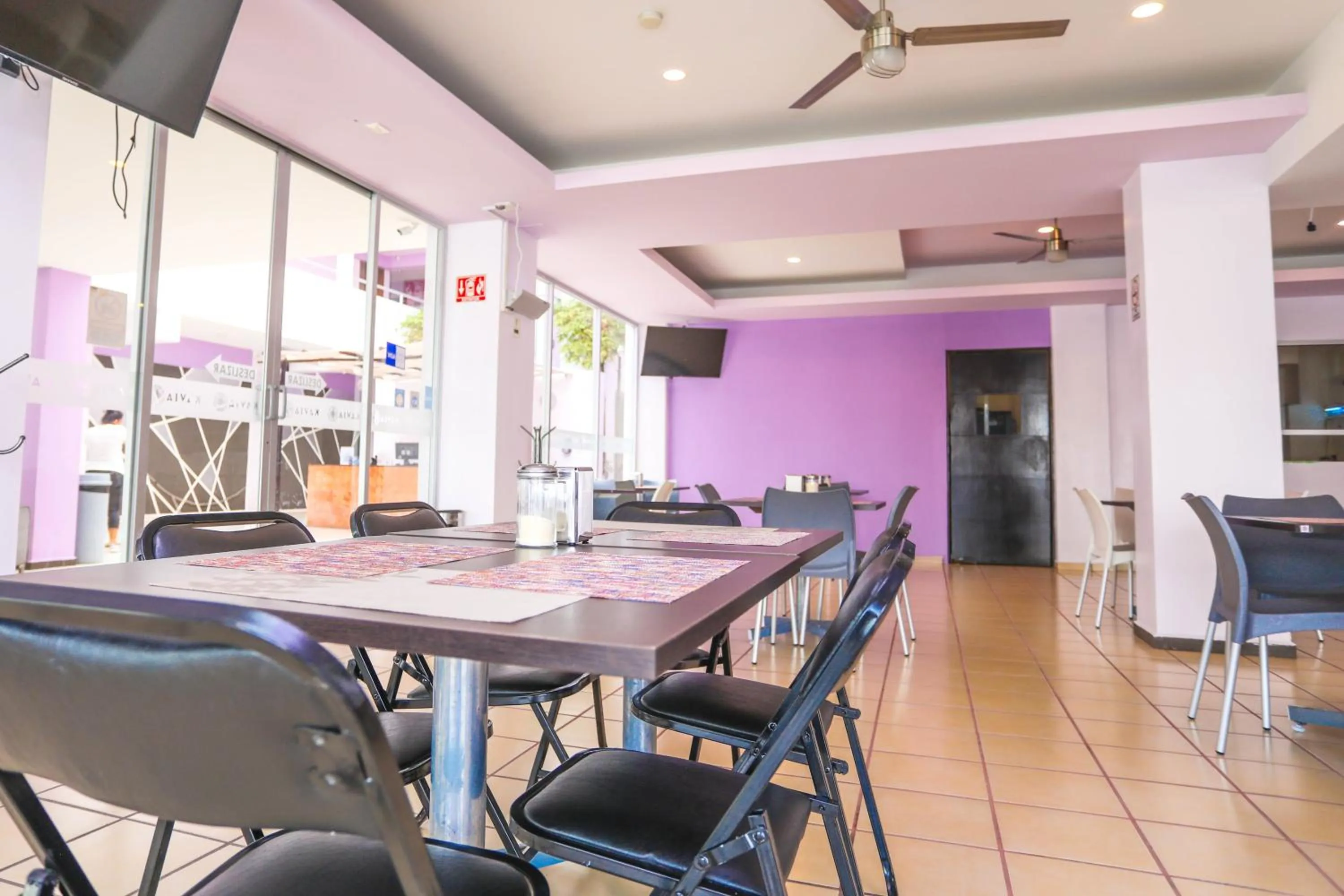 Restaurant/places to eat in Hotel Kavia