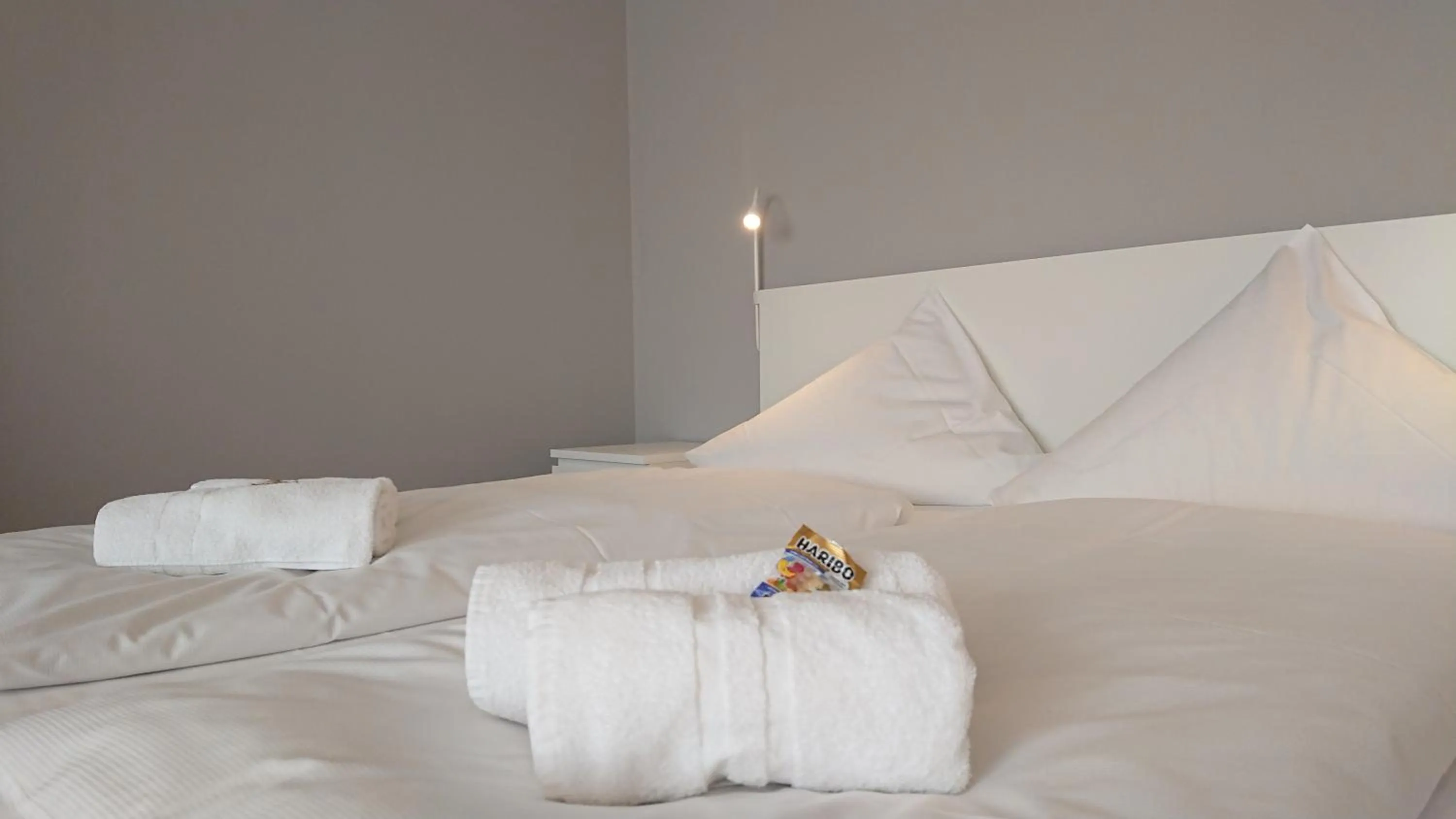 Bed in Ostseehotel Kappeln by team SchleiFee