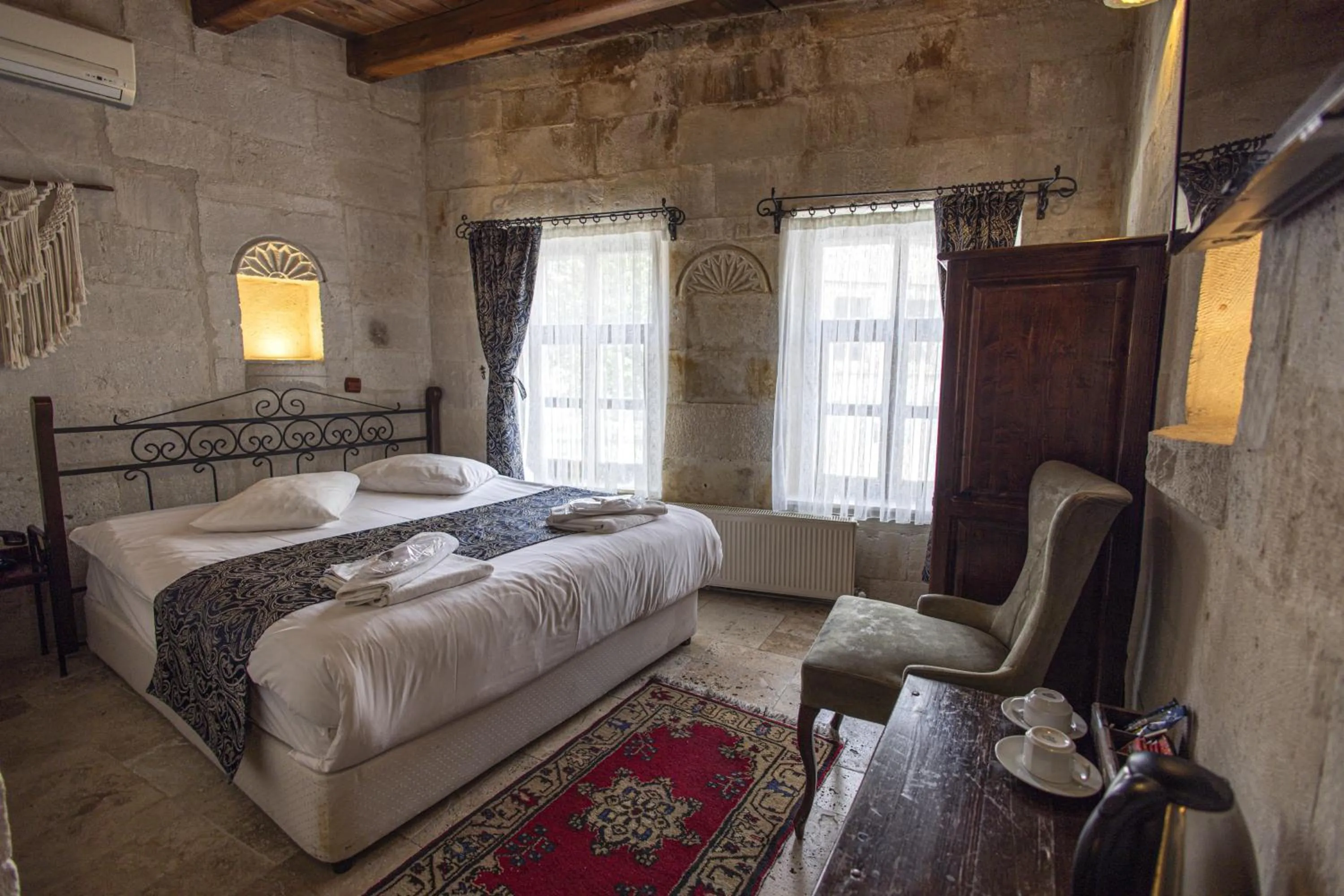 Bedroom, Bed in Century Cave Hotel