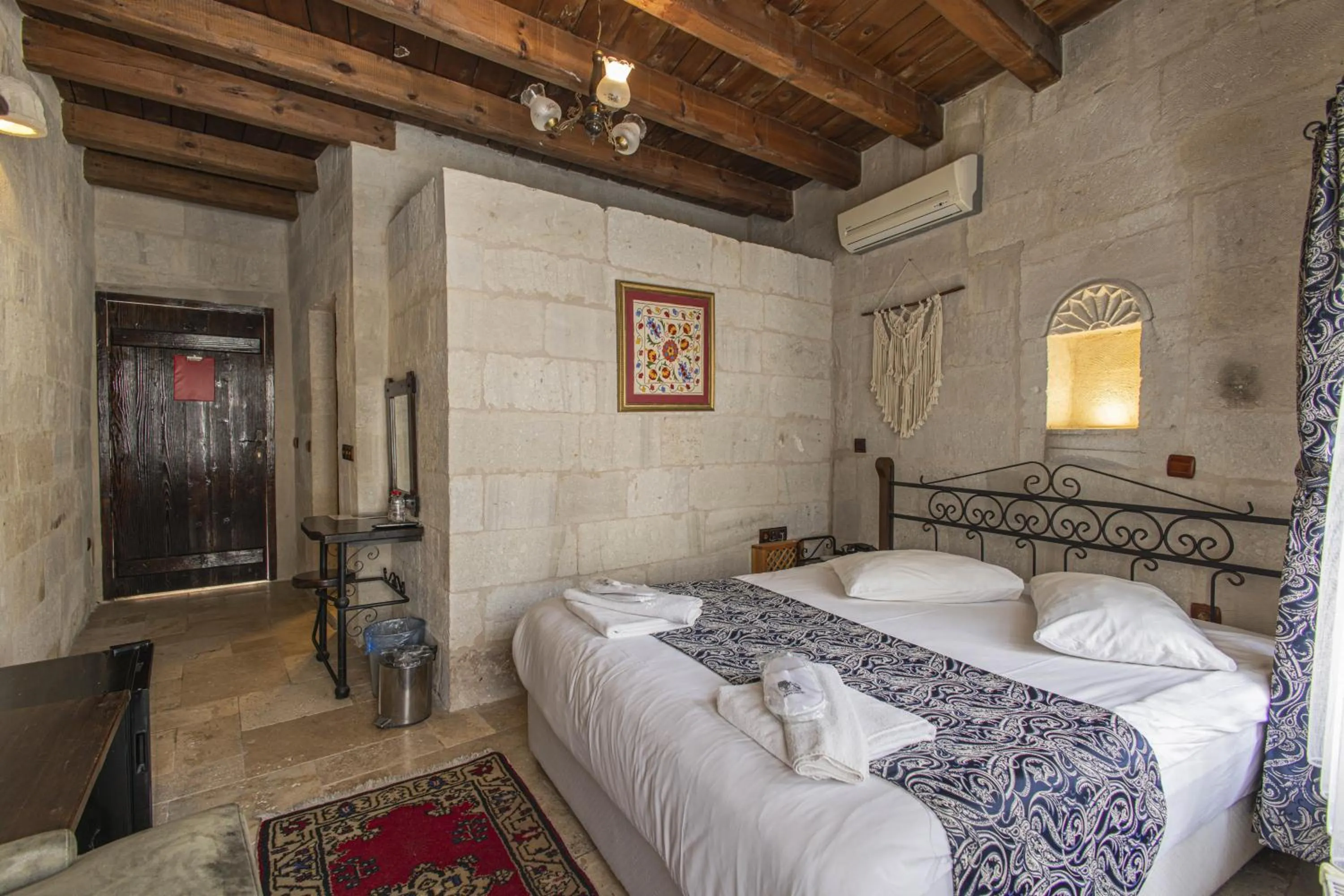 Bedroom, Bed in Century Cave Hotel