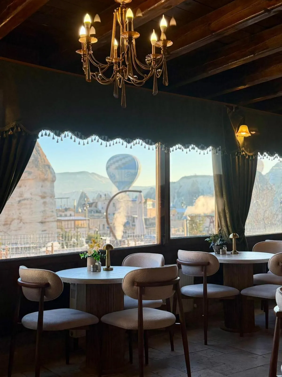 Restaurant/places to eat in Century Cave Hotel