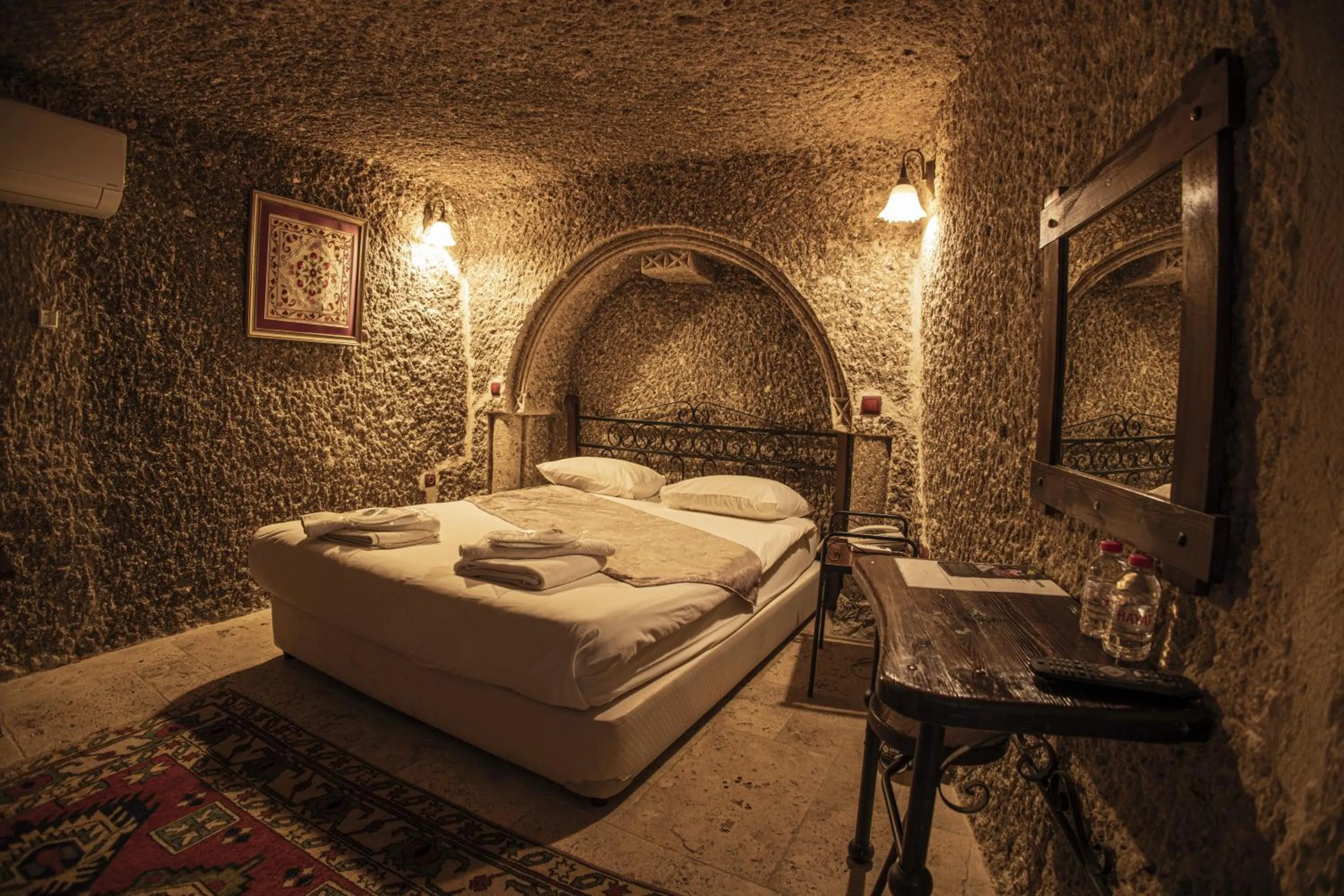 Bedroom, Bed in Century Cave Hotel