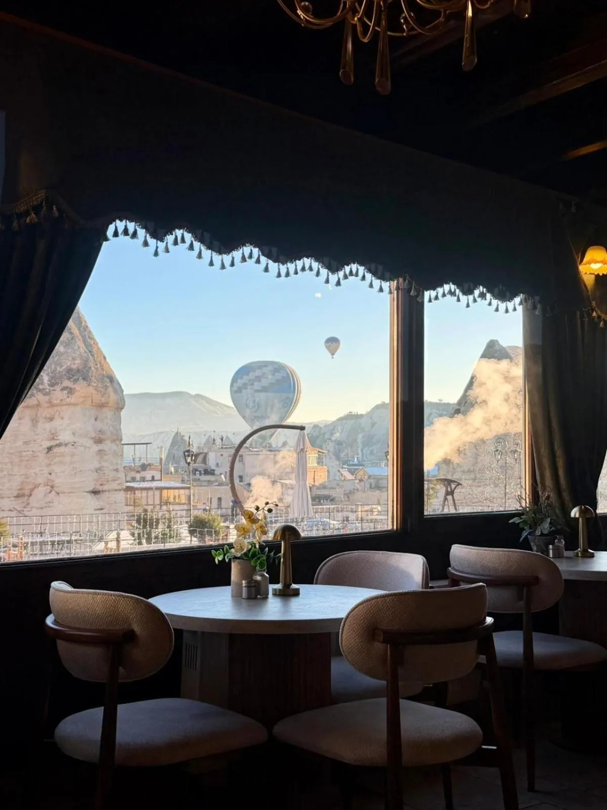 Restaurant/places to eat in Century Cave Hotel