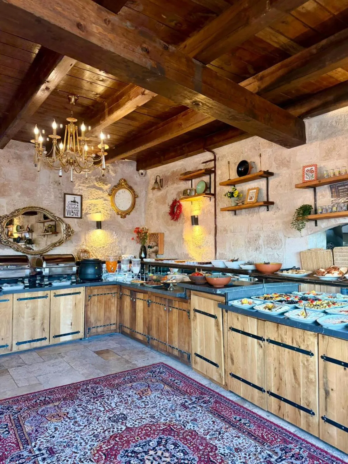 Restaurant/places to eat in Century Cave Hotel