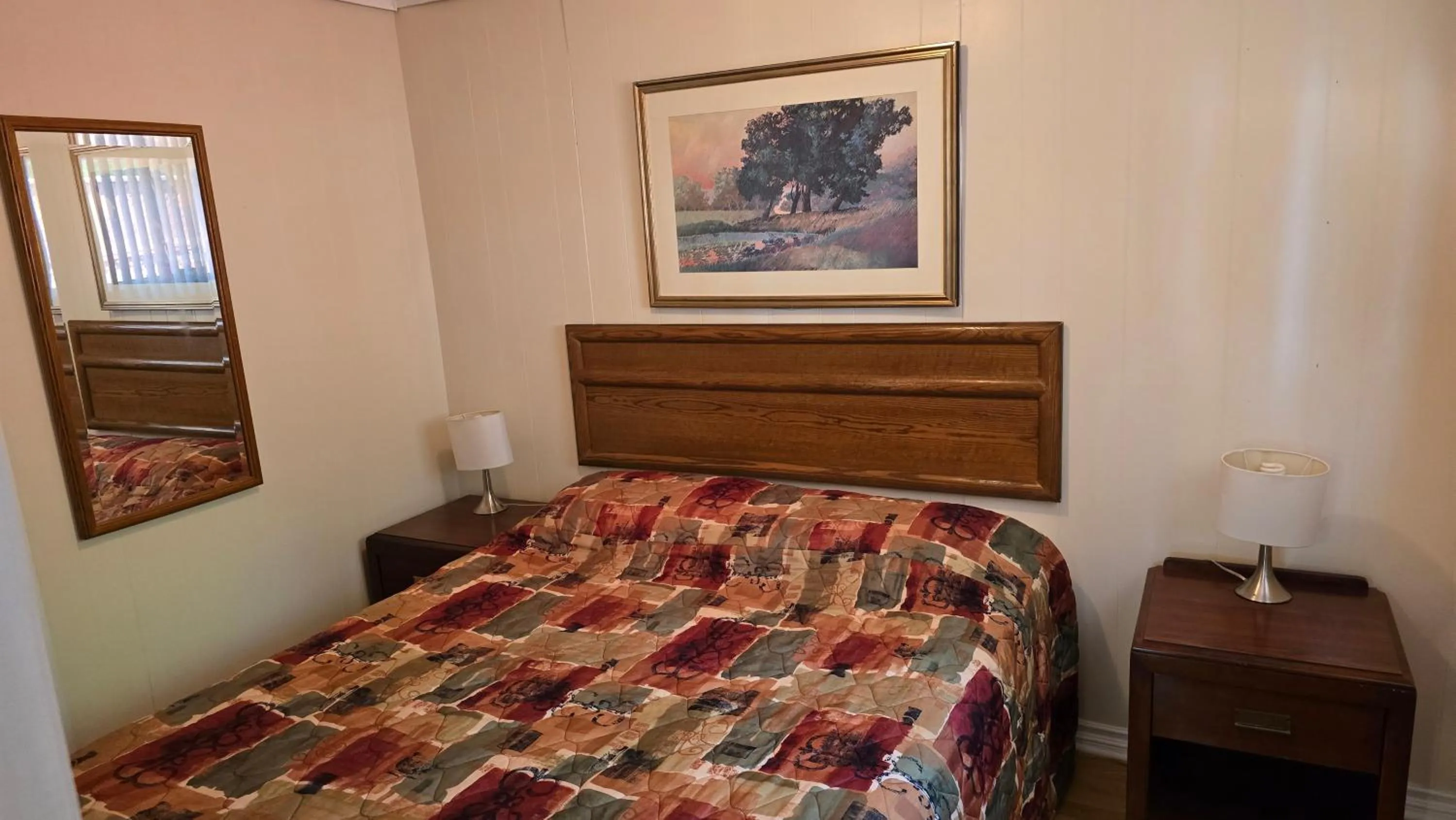 Bed in Wasaga Beach Inn And Cottages