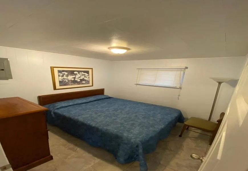 Bed in Wasaga Beach Inn And Cottages