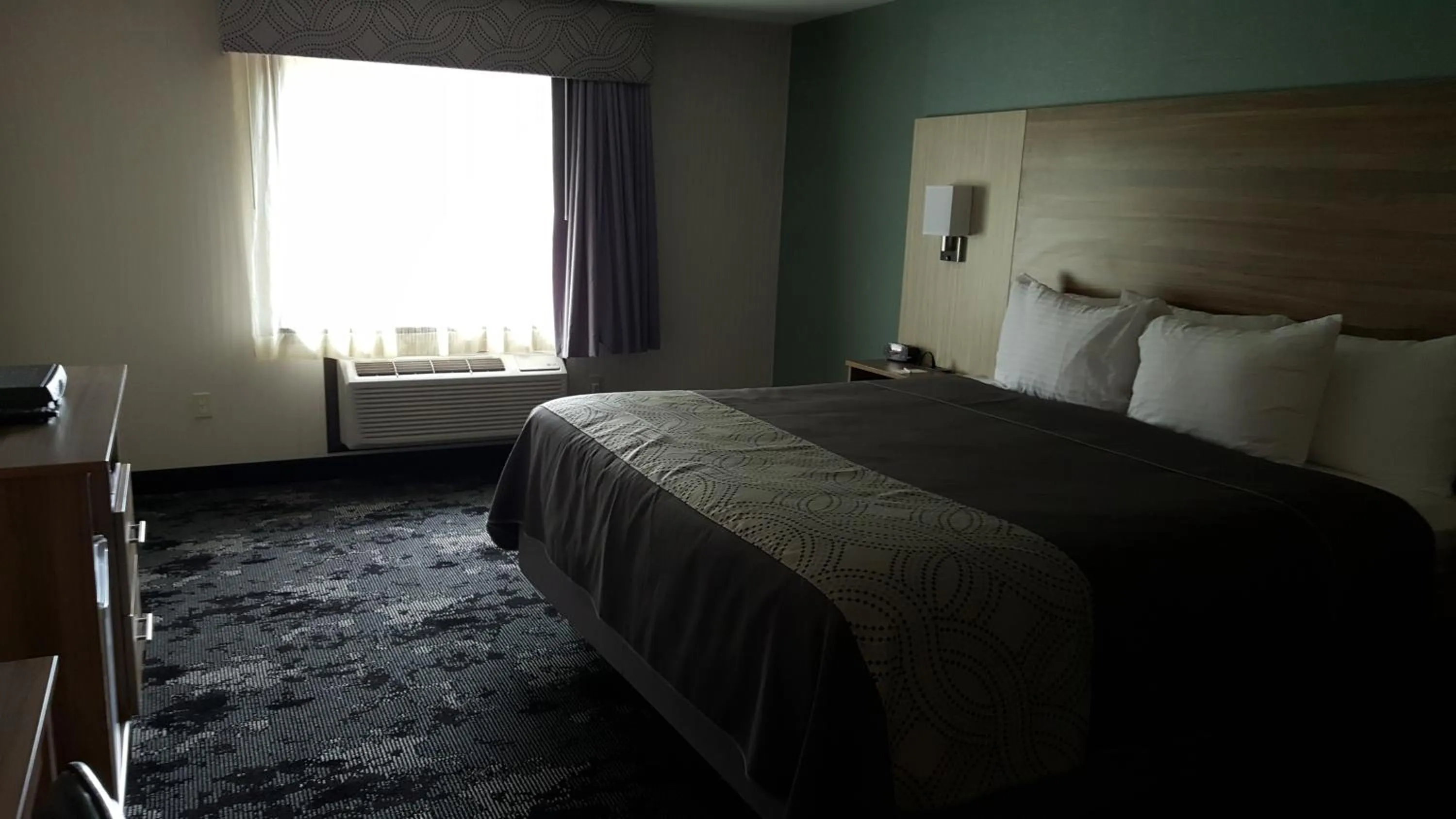 Bed in AArtpark Hotel Inn at Lewsiton