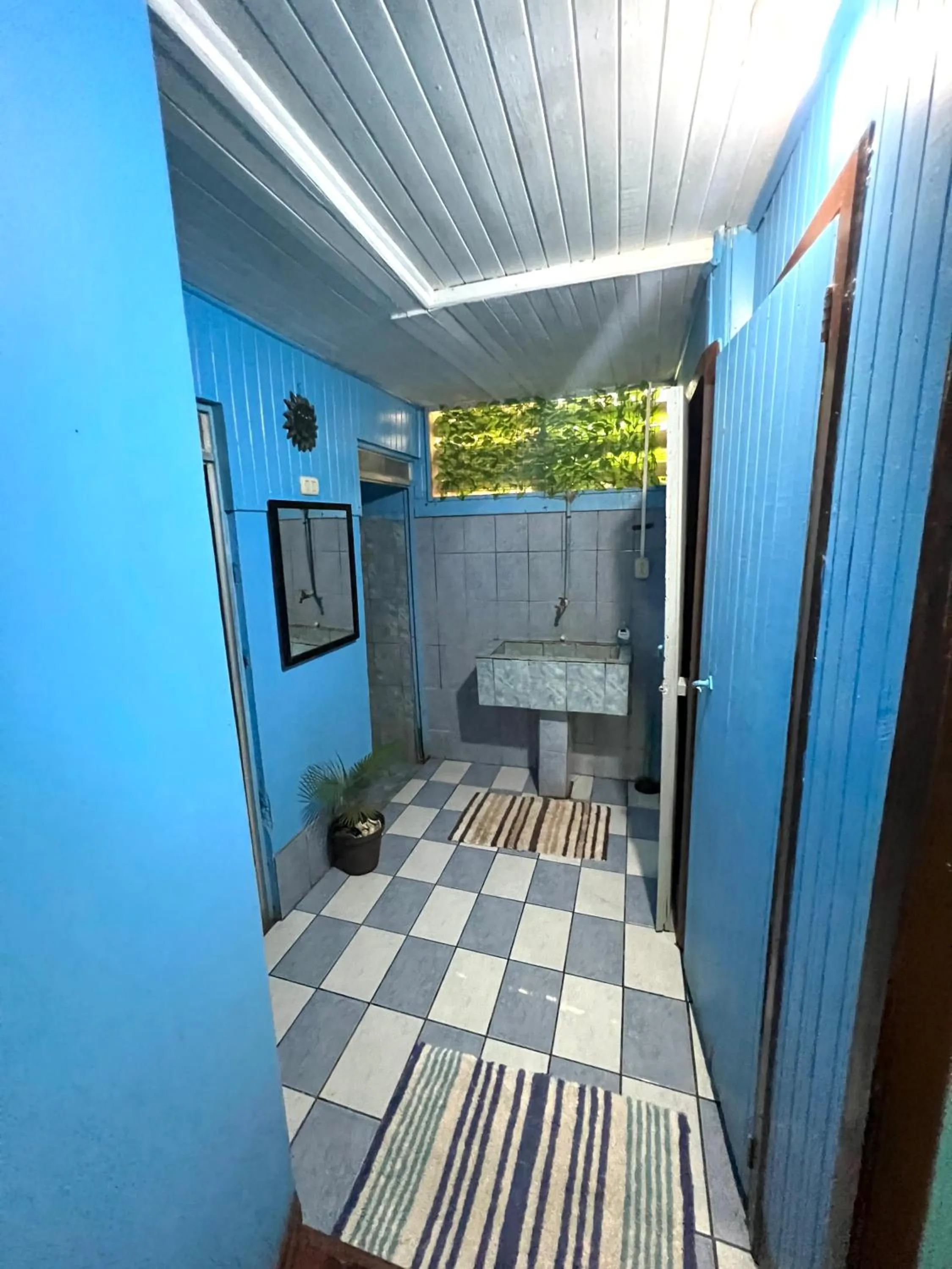 Shower in Pura Vida Hostel