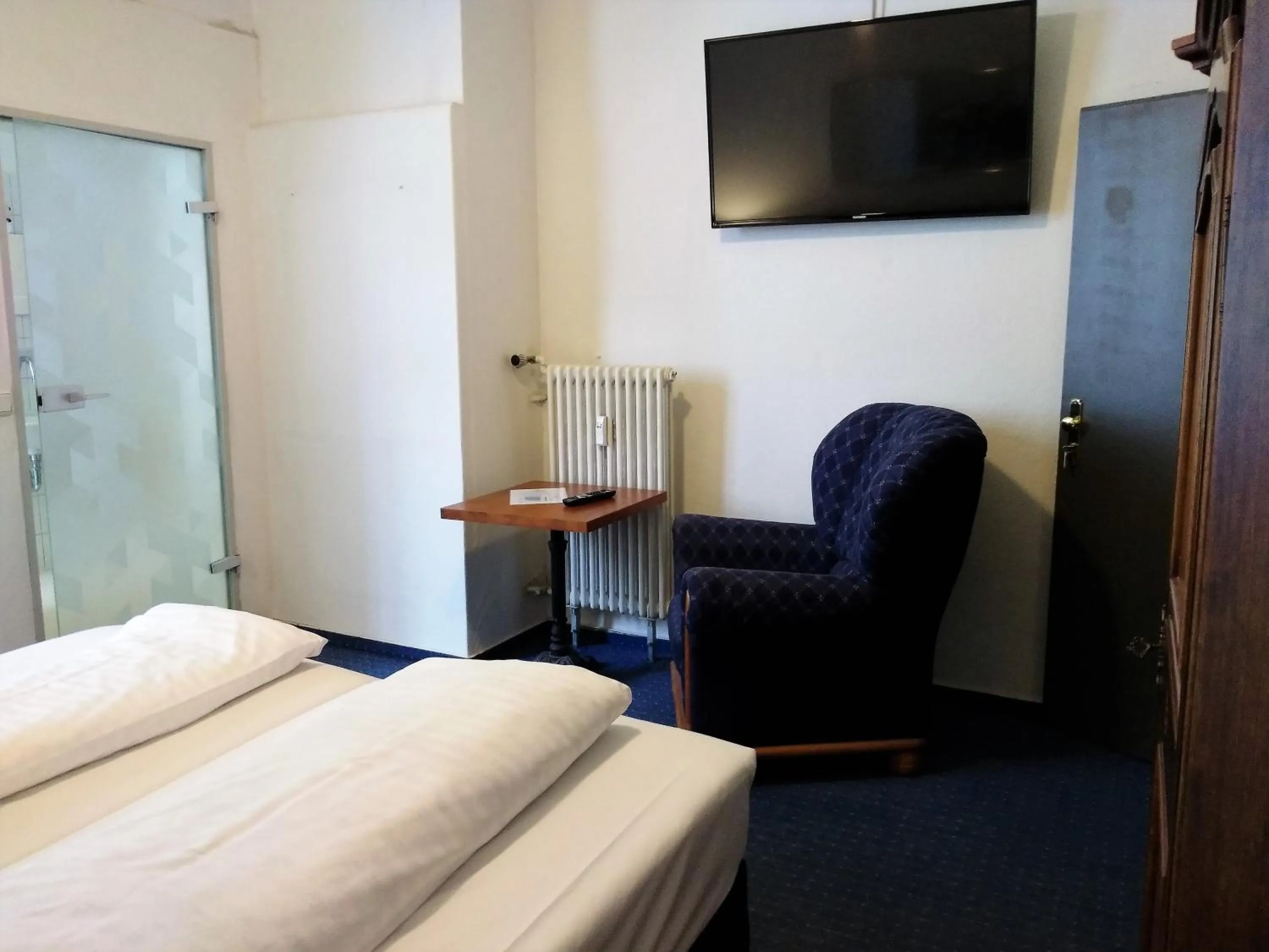 Photo of the whole room, Bed in Wasserturm Hotel Mannheim