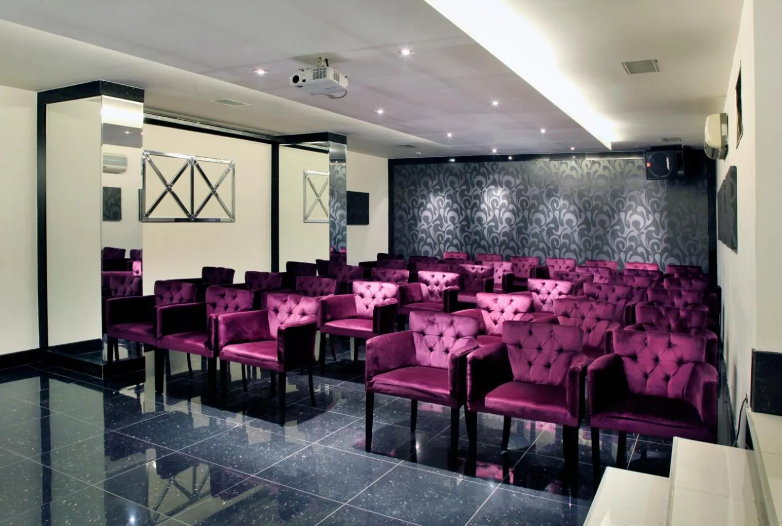 Business facilities in Laodikya Hotel