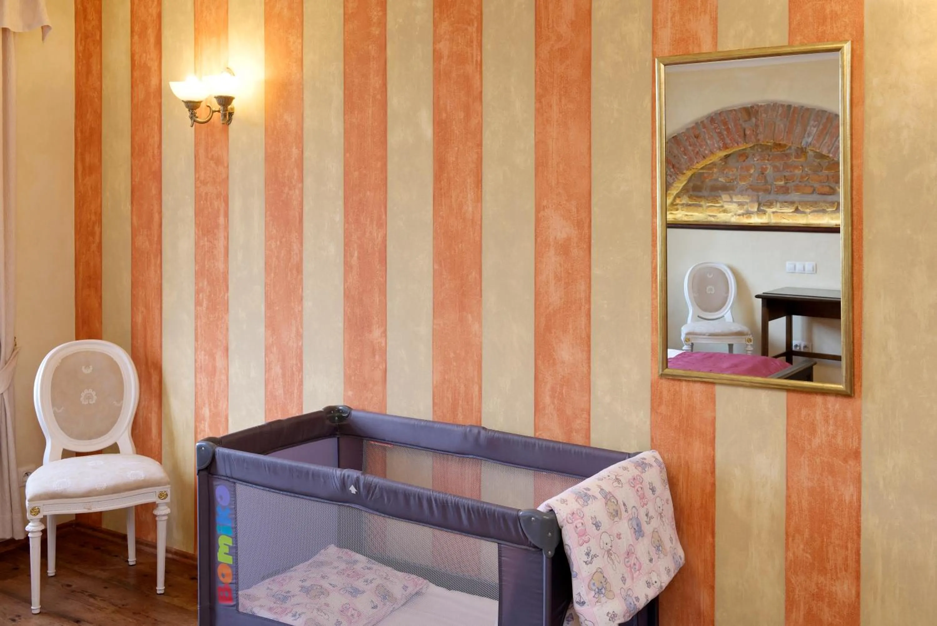 cot, Bed in La Fresca