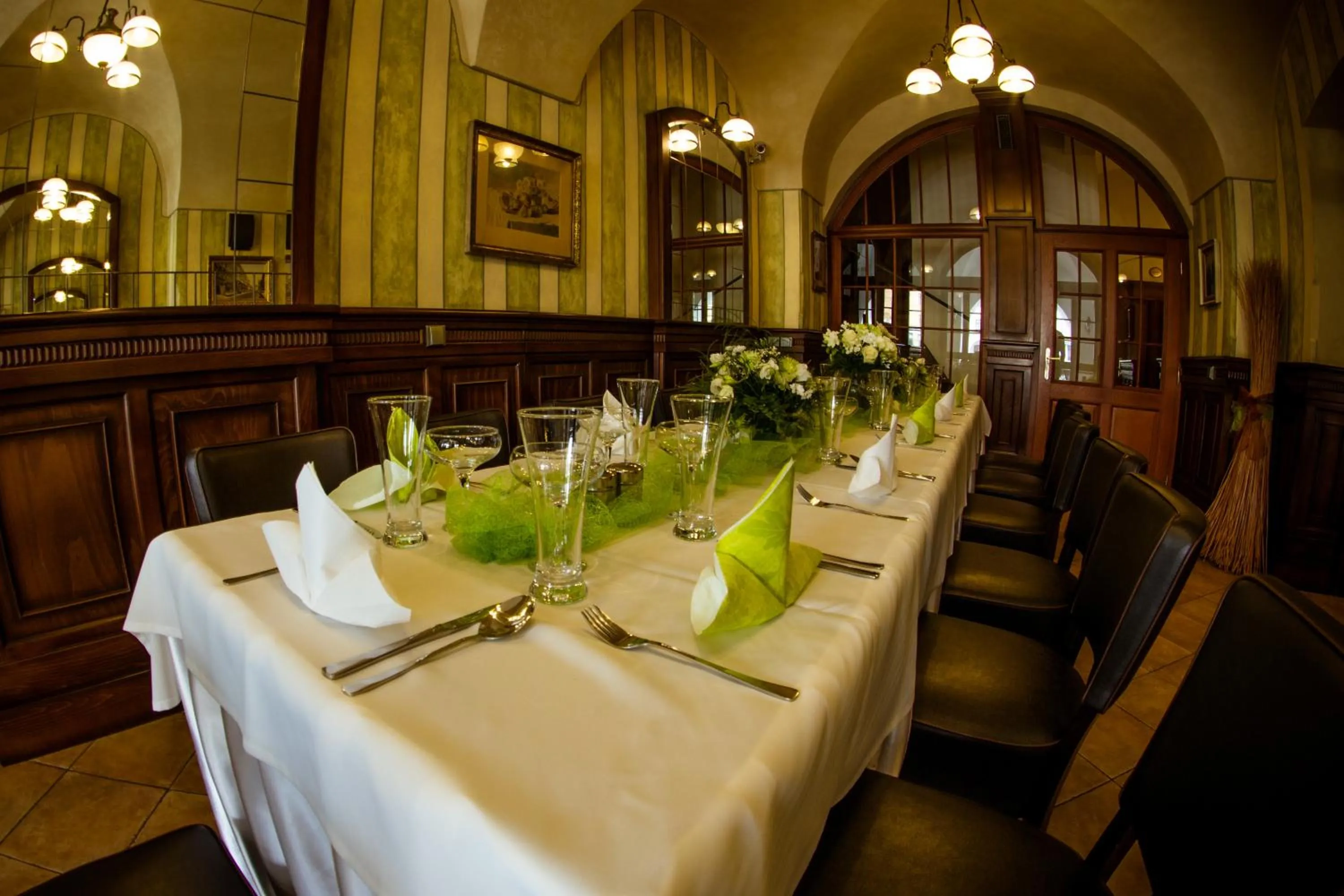 Restaurant/places to eat in La Fresca