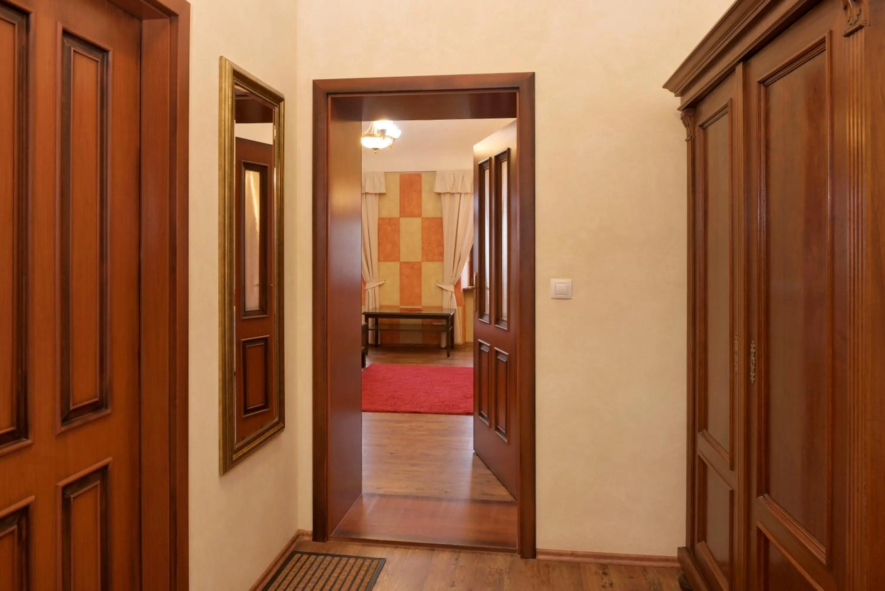 wardrobe in La Fresca