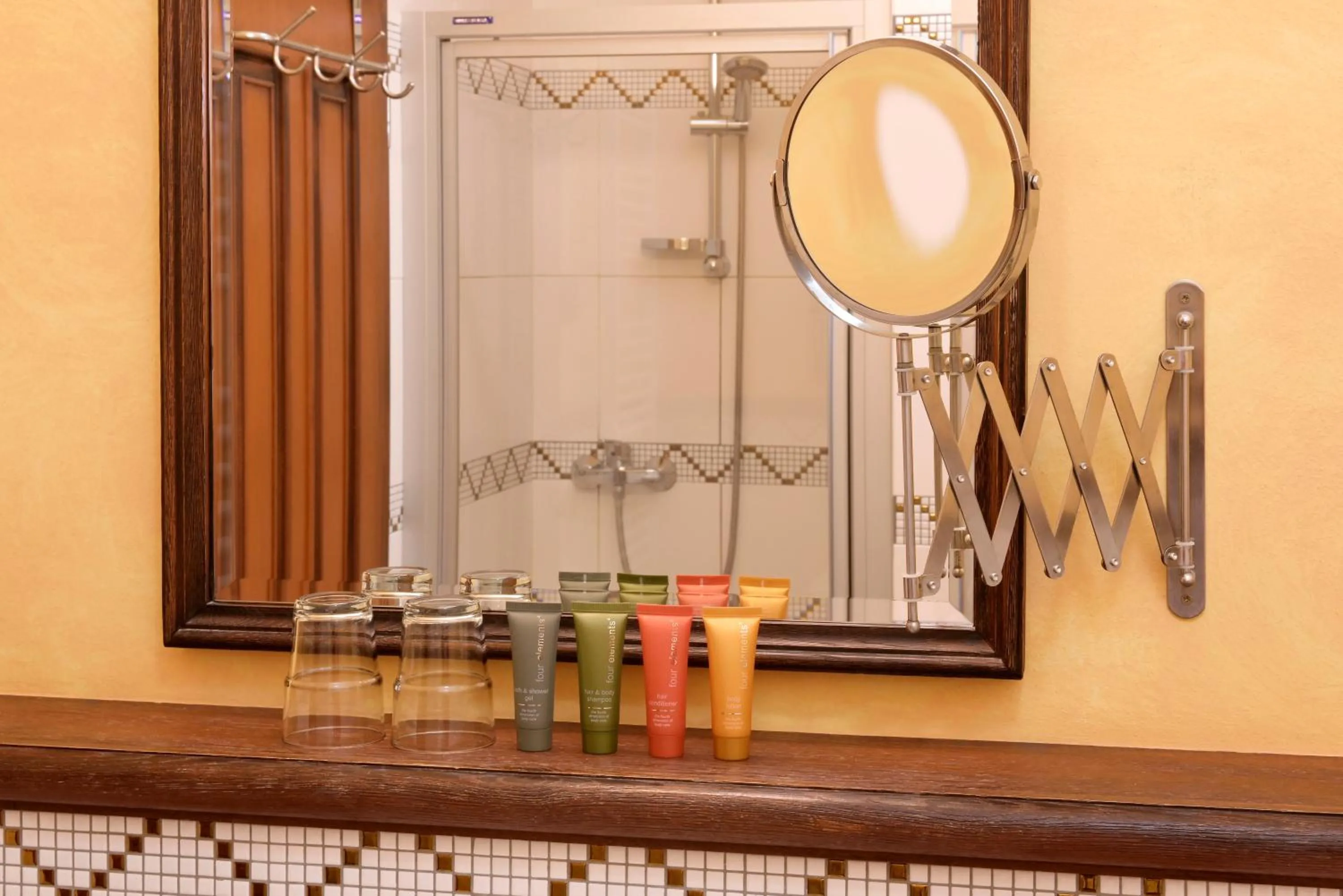 Bathroom in La Fresca