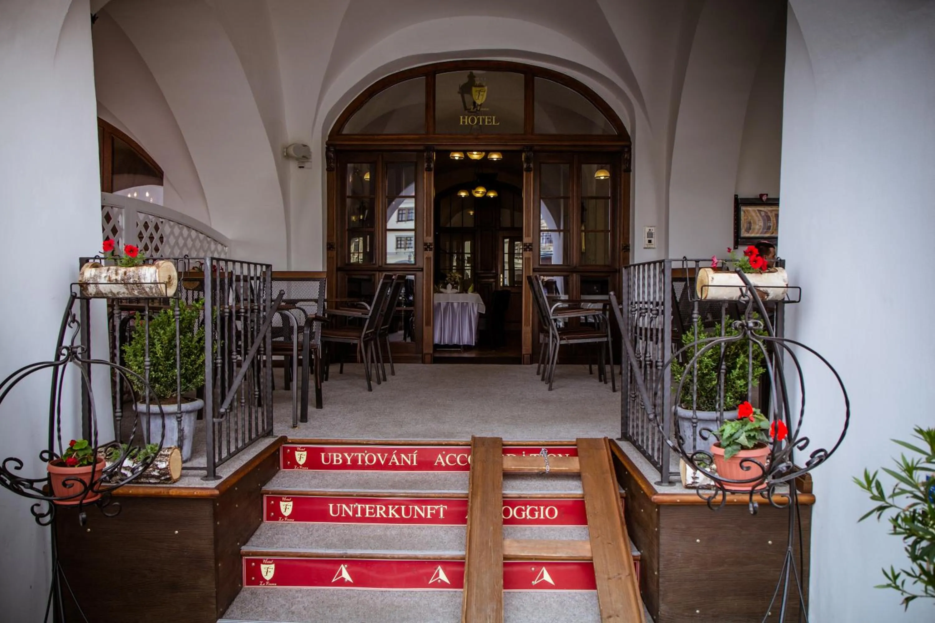 Facade/entrance in La Fresca