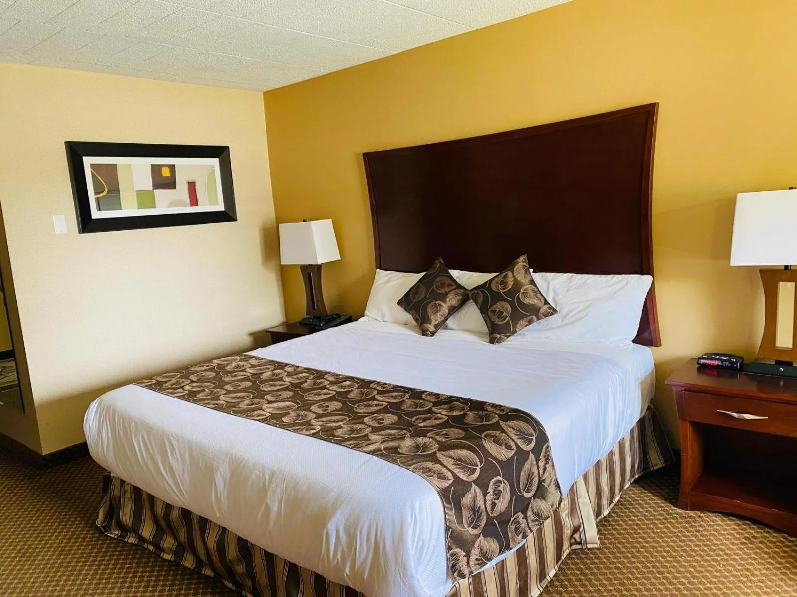 Property building, Bed in Luxury Inn