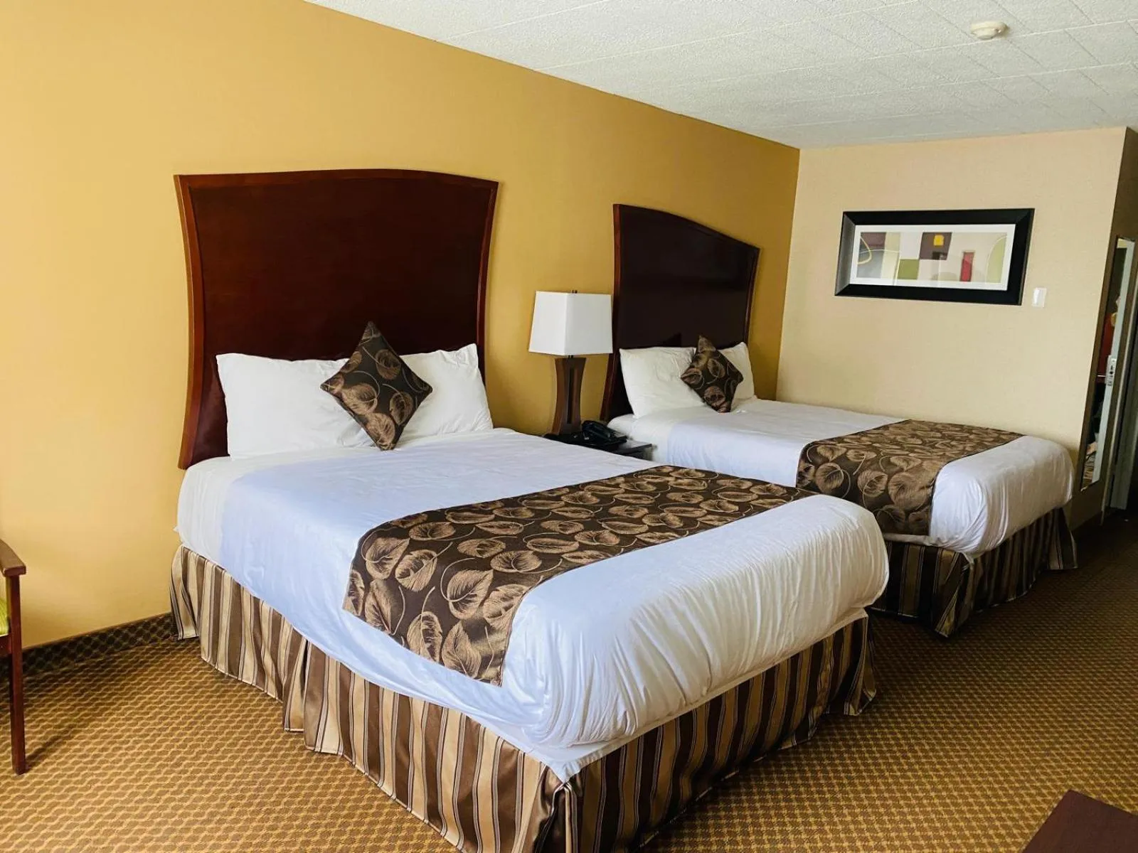 Property building, Bed in Luxury Inn