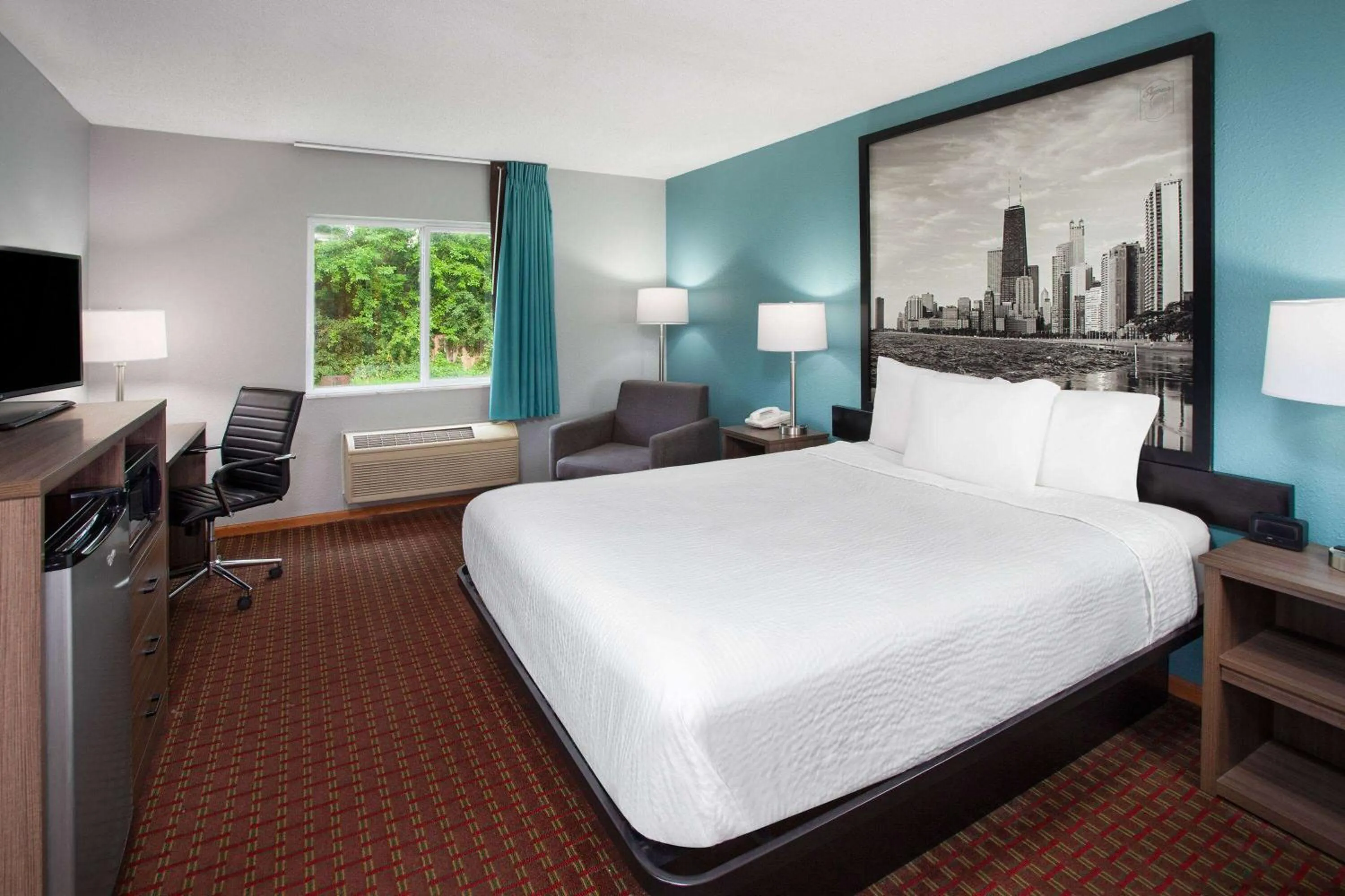 Photo of the whole room, Bed in Super 8 by Wyndham McHenry Fox Lake Area