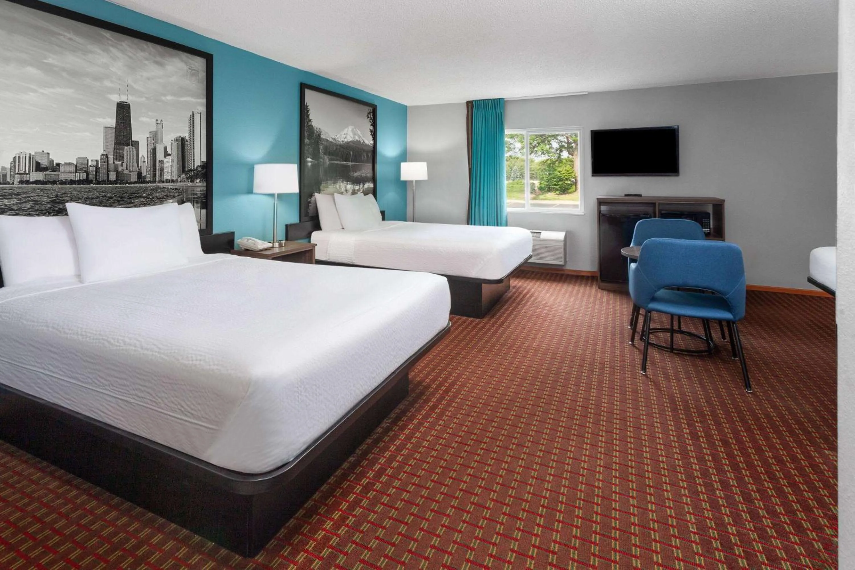 Photo of the whole room, Bed in Super 8 by Wyndham McHenry Fox Lake Area