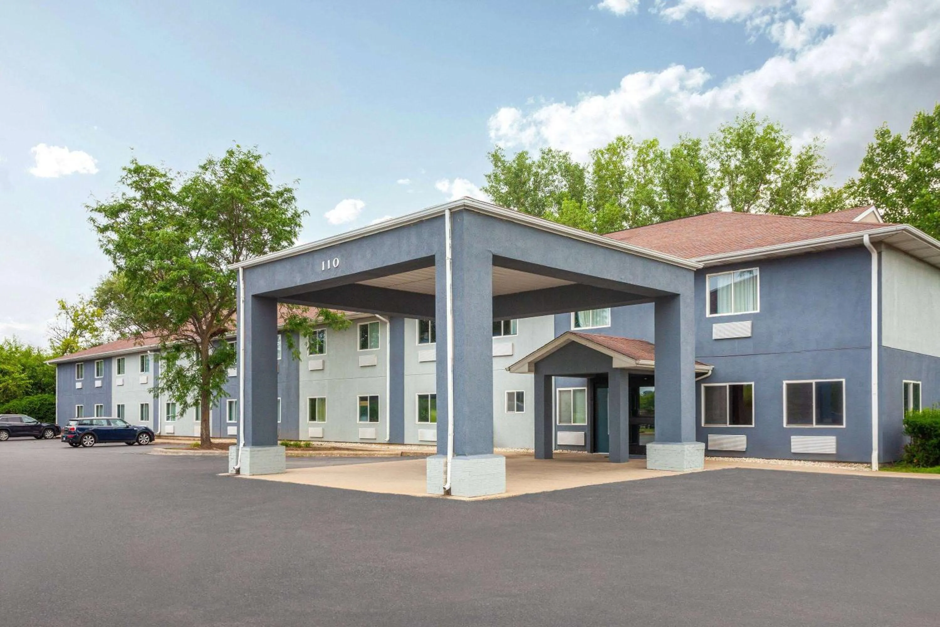 Property building in Super 8 by Wyndham McHenry Fox Lake Area