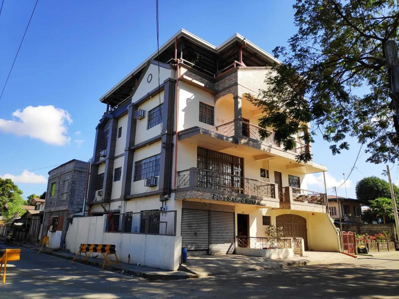 Beinte Singko de Marso Apartments