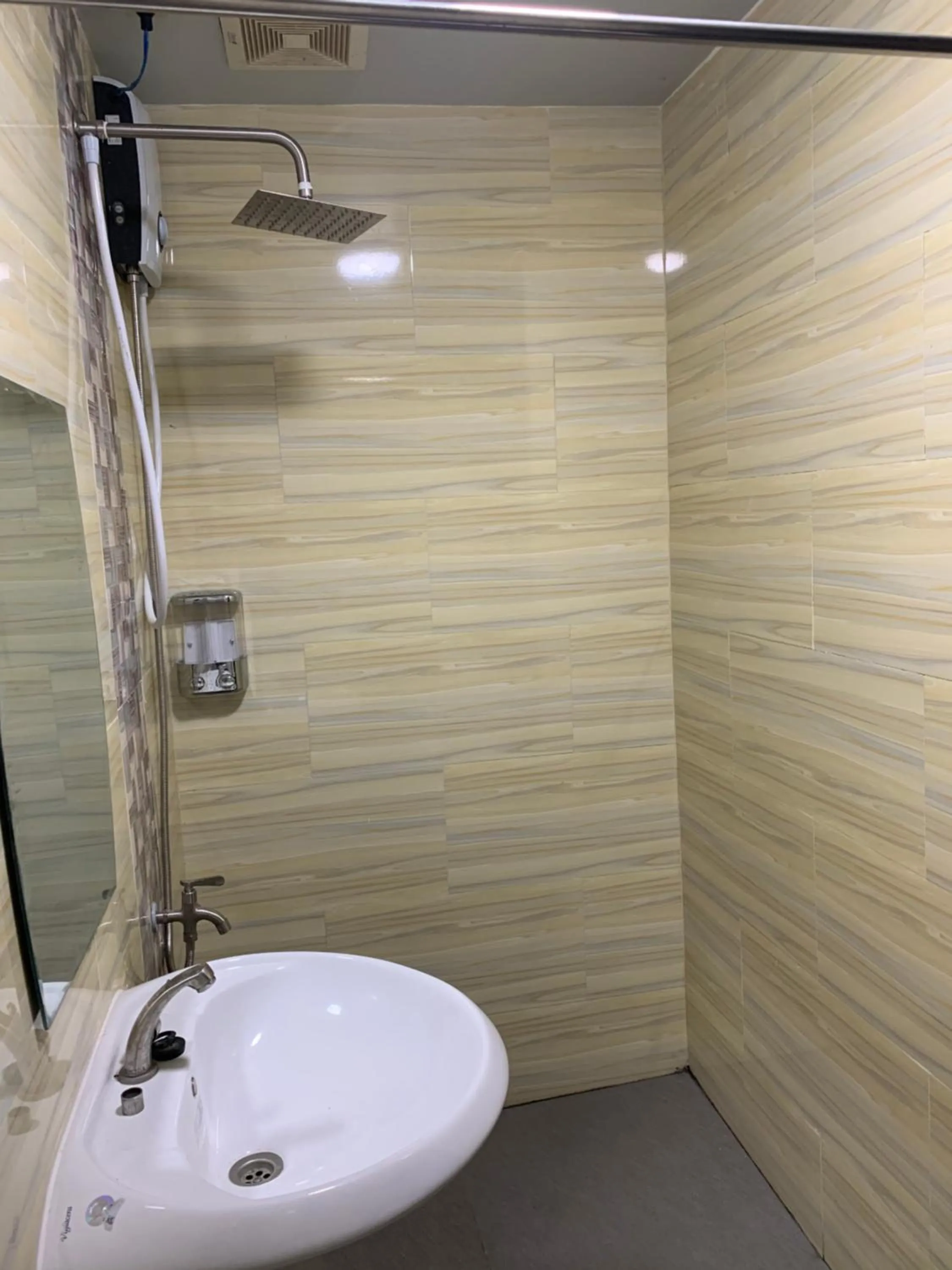 Beinte Singko de Marso Apartments