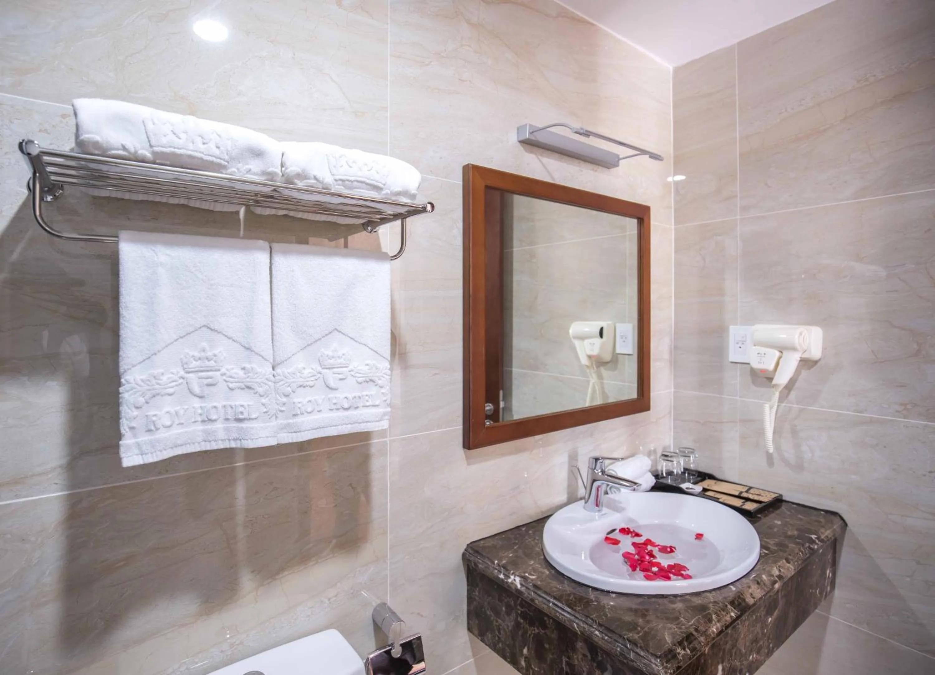 Bathroom in Roy Dala Hotel