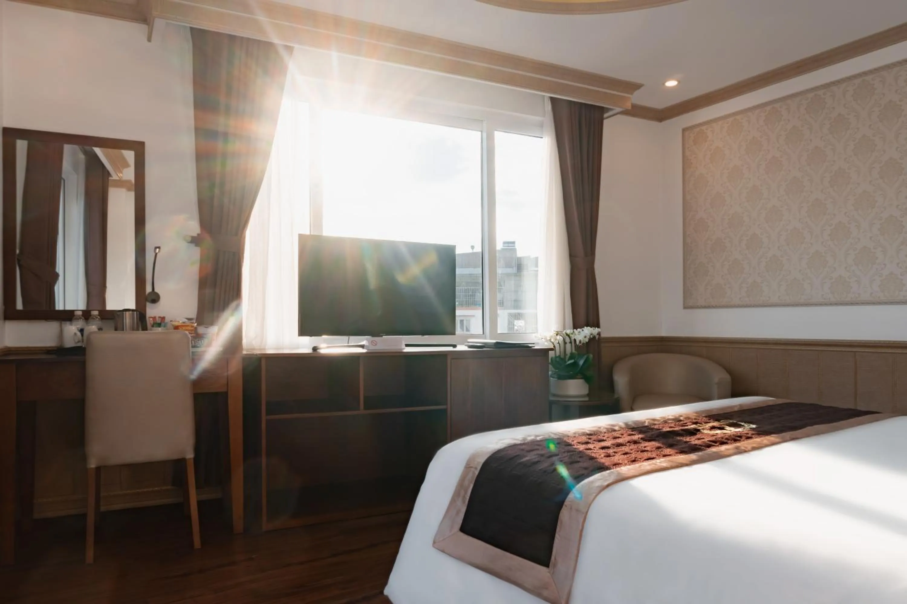 View (from property/room), Bed in Roy Dala Hotel