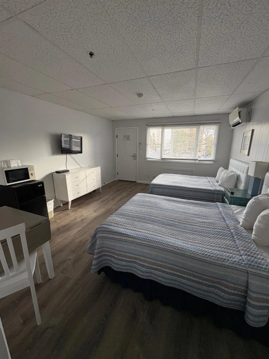 Bed in The Grand Beach Inn