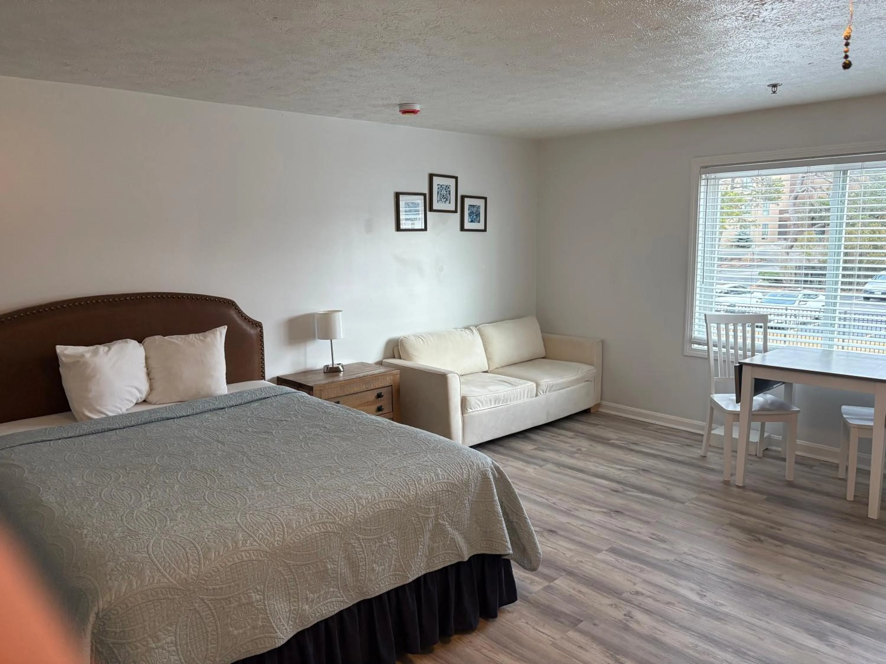 Bed in The Grand Beach Inn