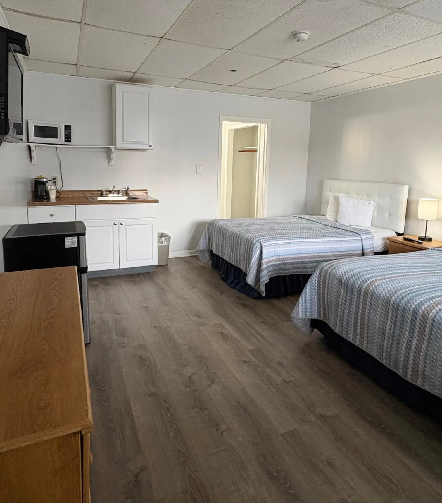 Bed in The Grand Beach Inn