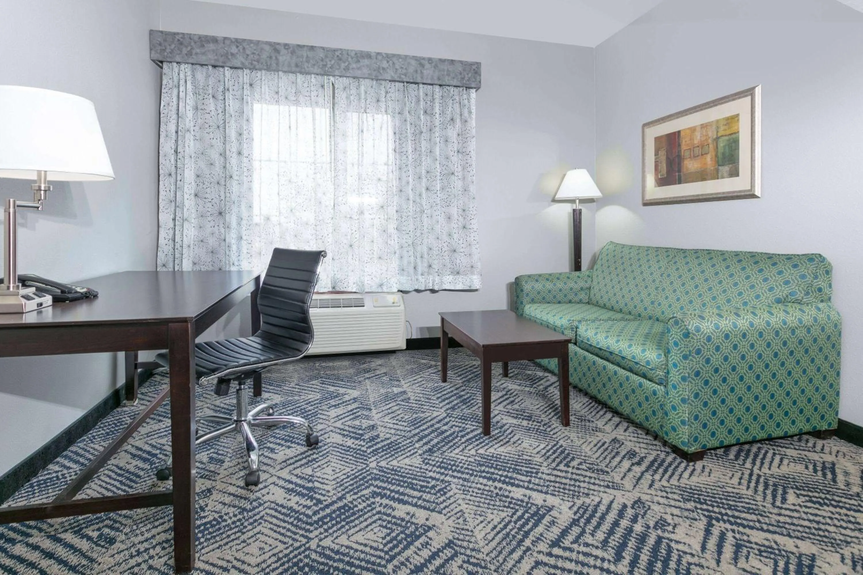 Living room in La Quinta by Wyndham Tulsa Airport / Expo Square