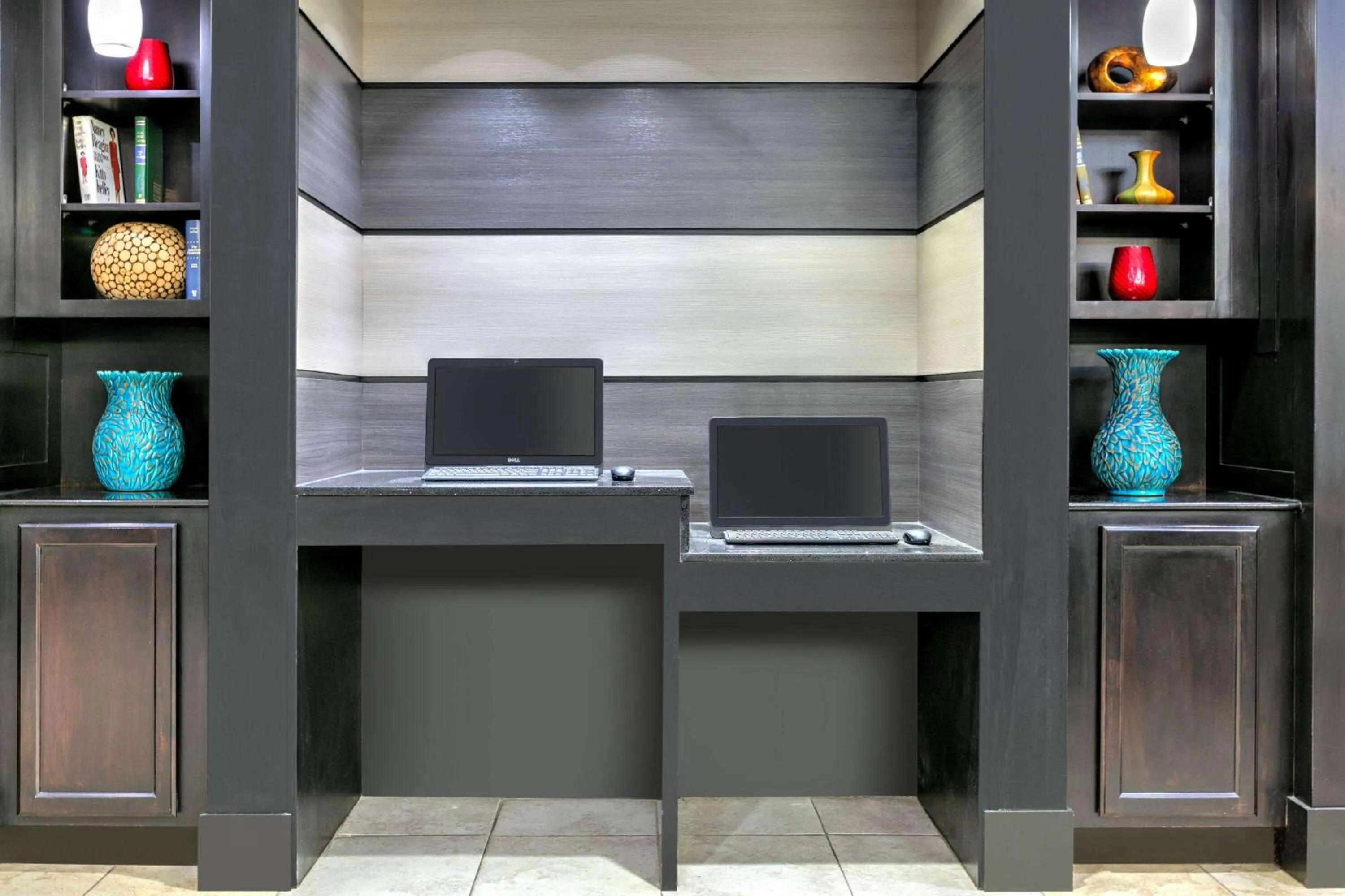 Business facilities in La Quinta by Wyndham Tulsa Airport / Expo Square