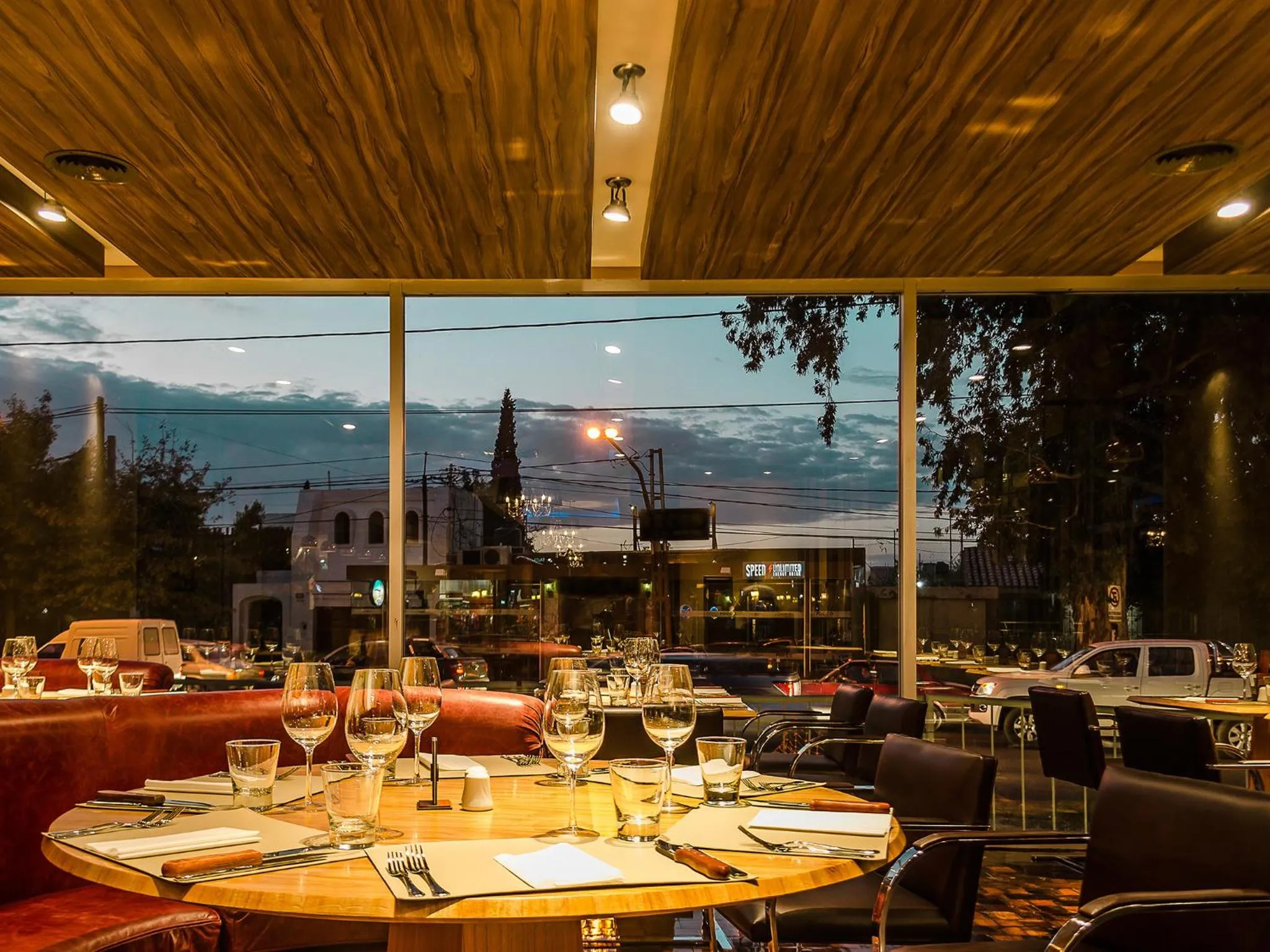 Restaurant/places to eat in Hotel Del Bono Park