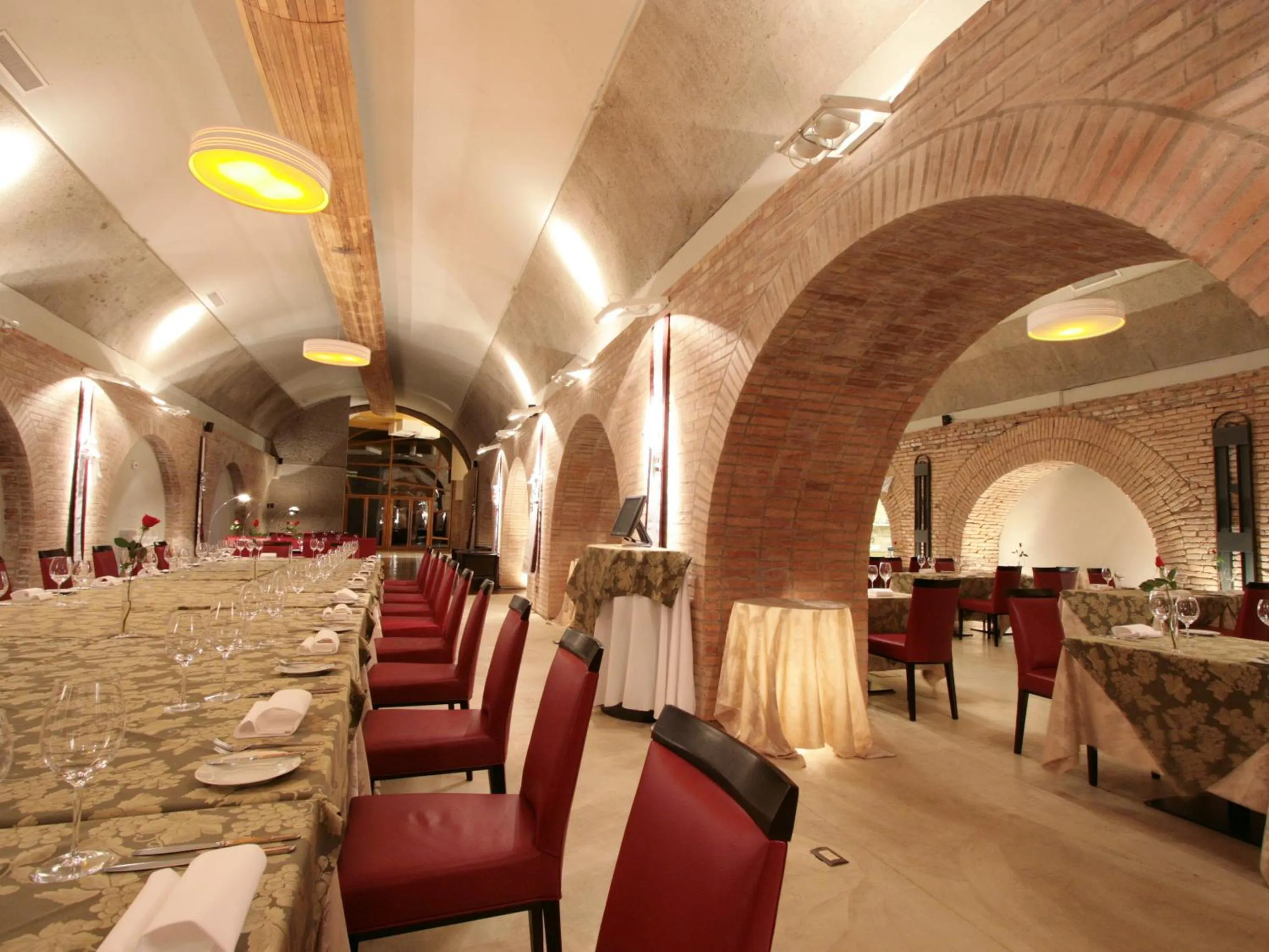 Restaurant/places to eat in Hotel Del Bono Park