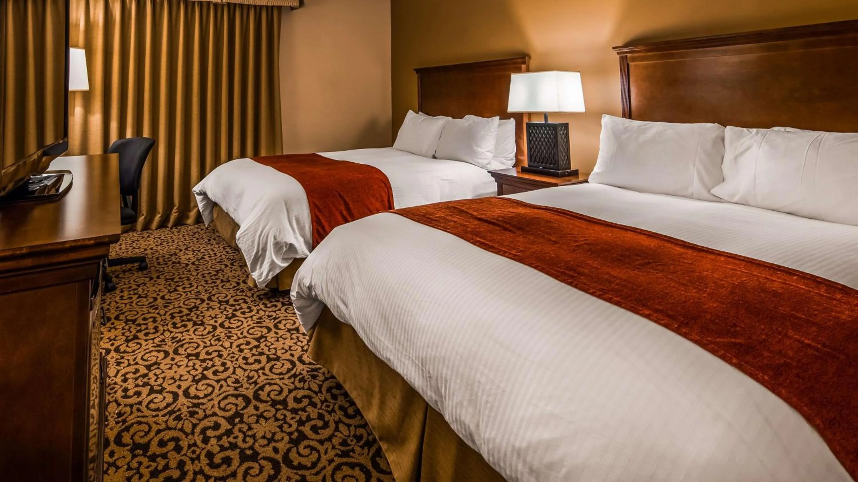 Bedroom, Bed in Best Western Tyrolean Lodge