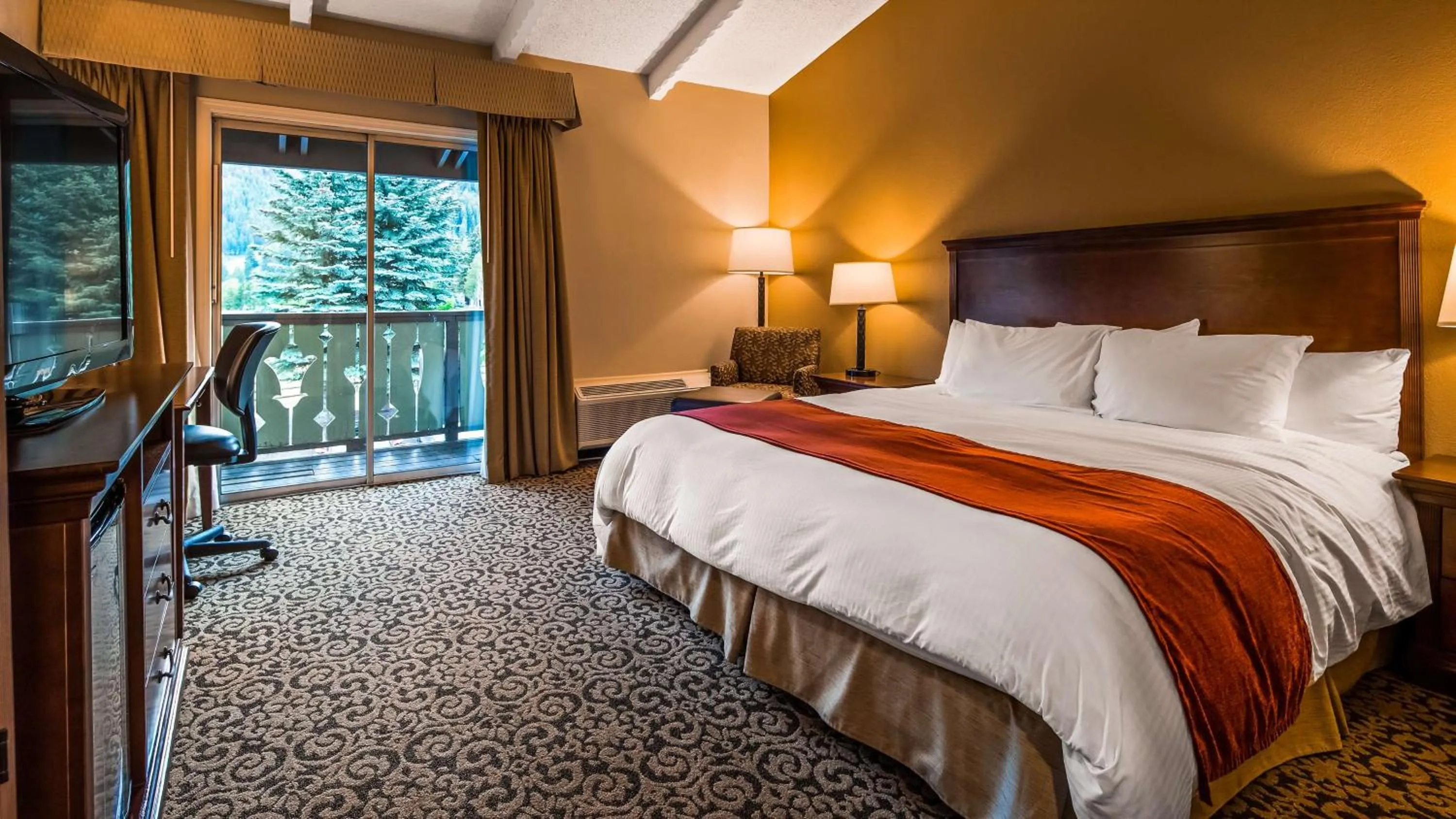 Bedroom, Bed in Best Western Tyrolean Lodge