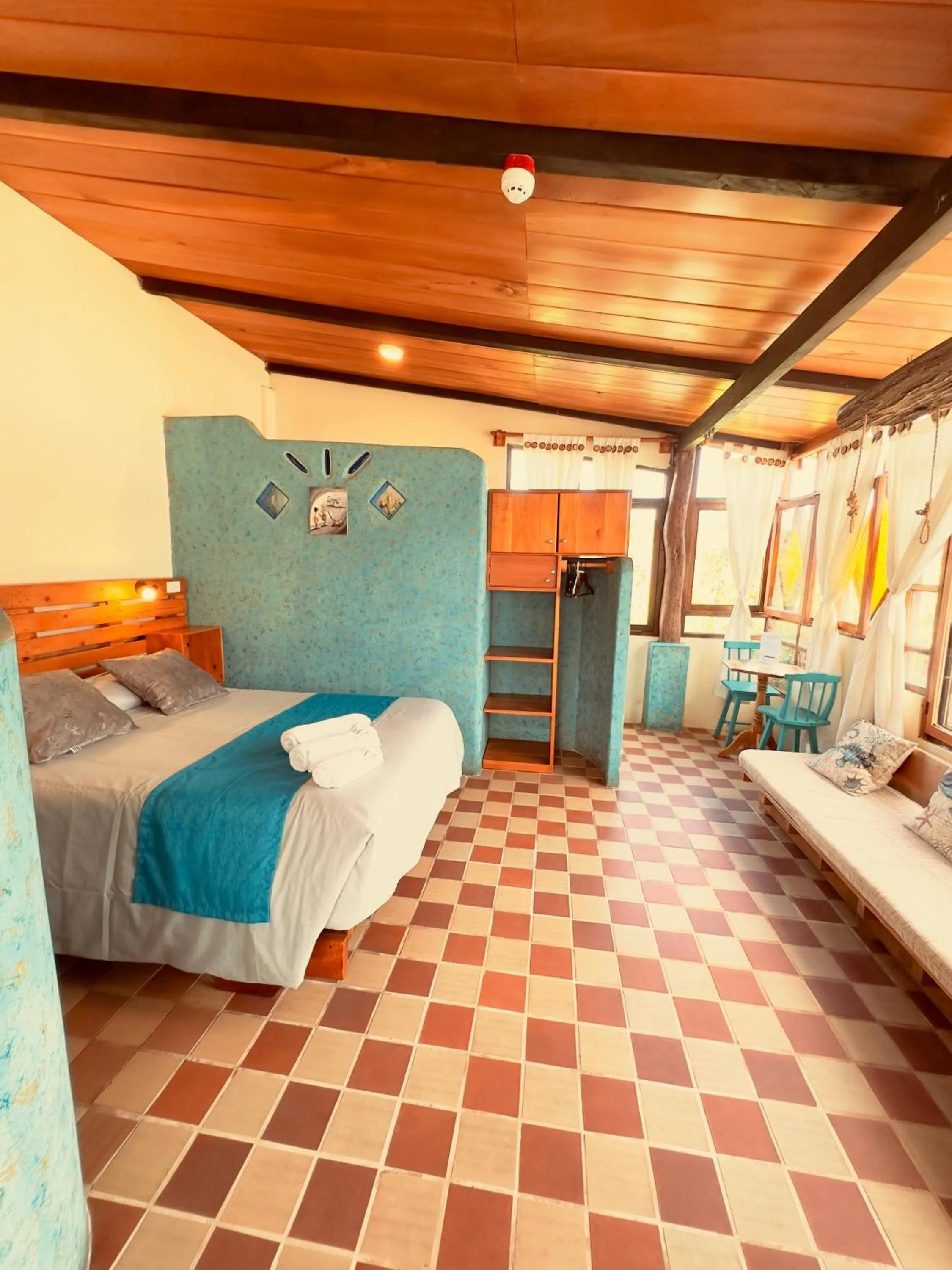 Bathroom, Bed in Casa del Lago Lodging House