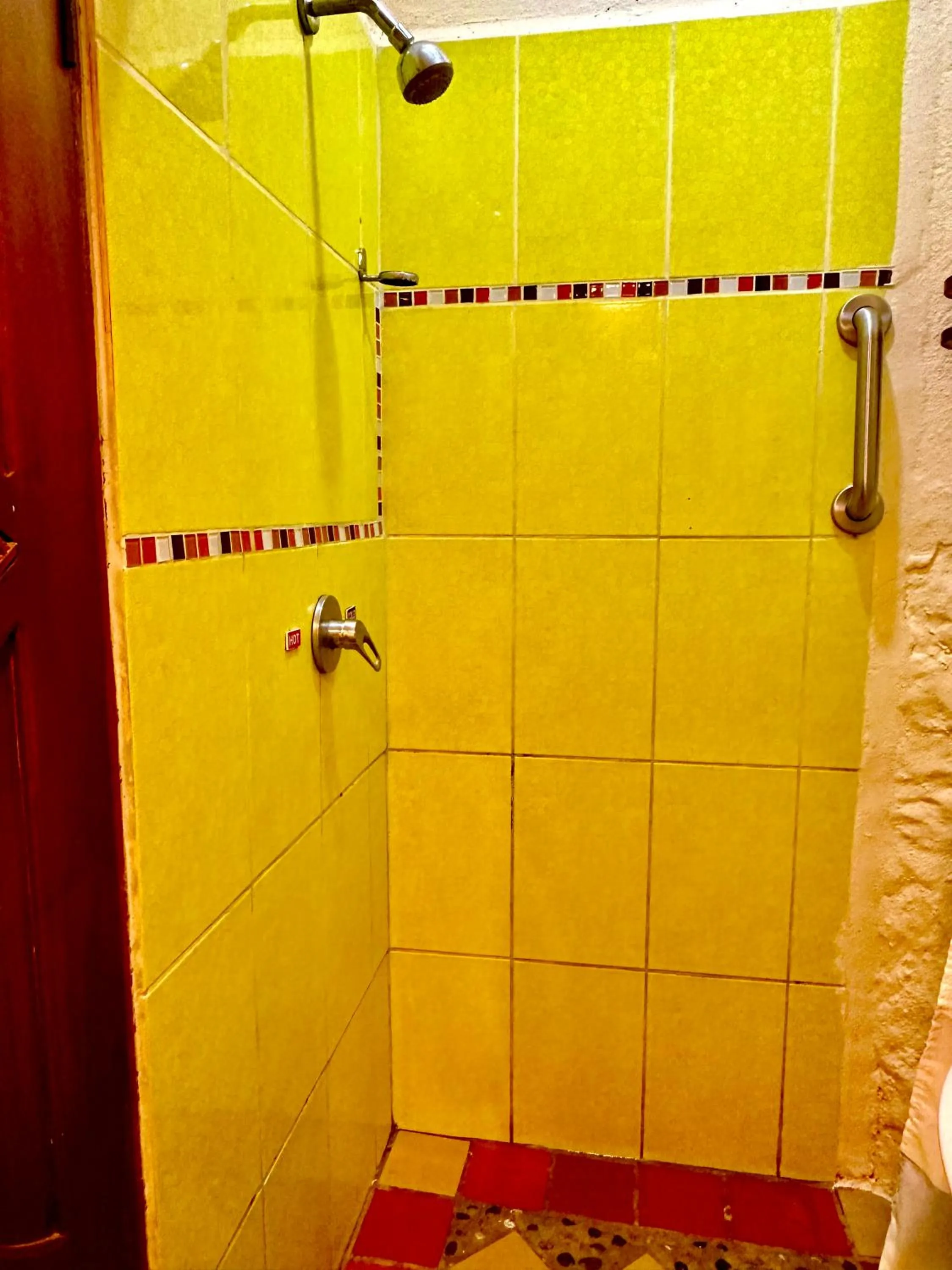 Toilet in Casa del Lago Lodging House