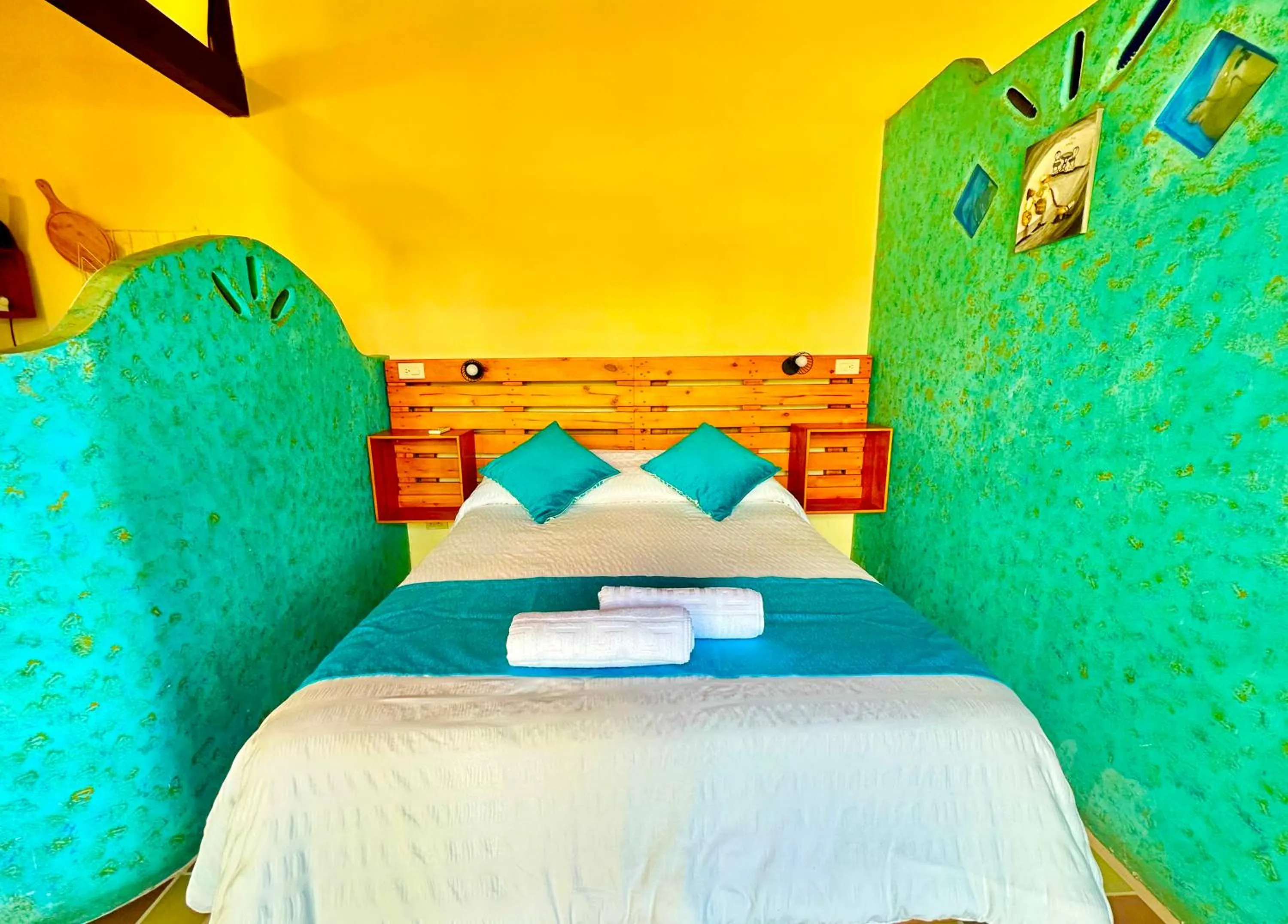 Photo of the whole room, Bed in Casa del Lago Lodging House