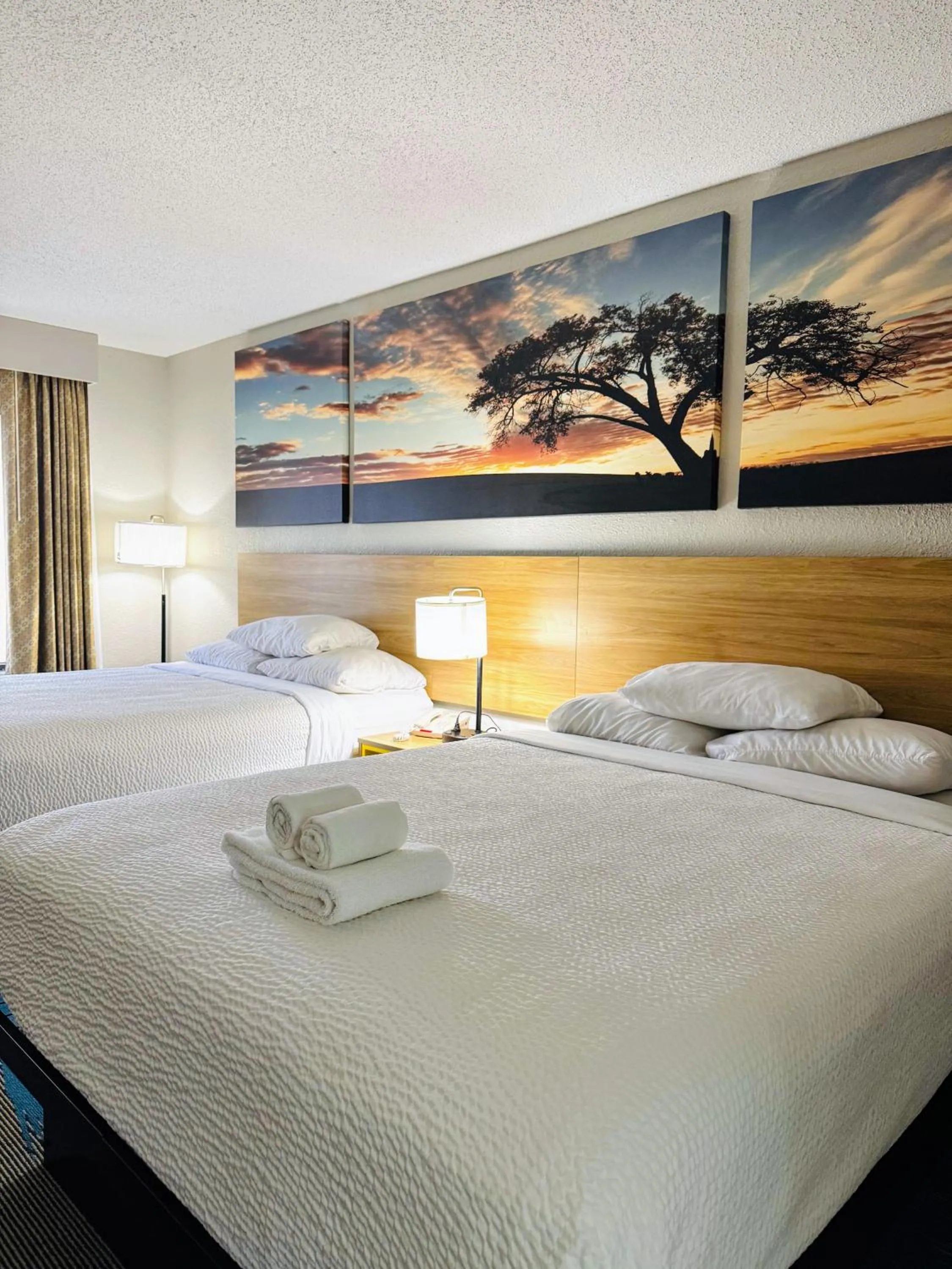 Bedroom, Bed in HomeLodge Newnan