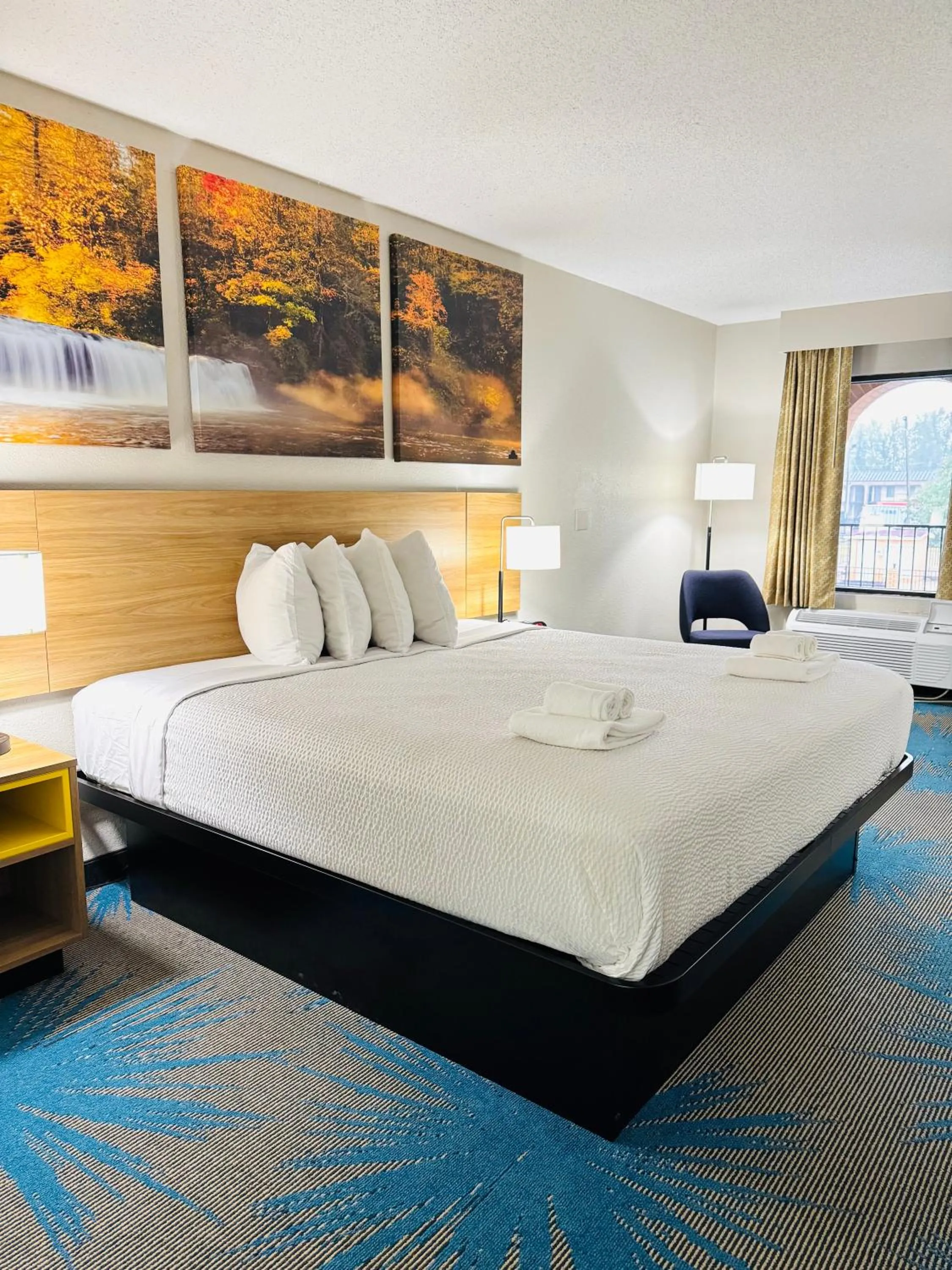 Bed in HomeLodge Newnan