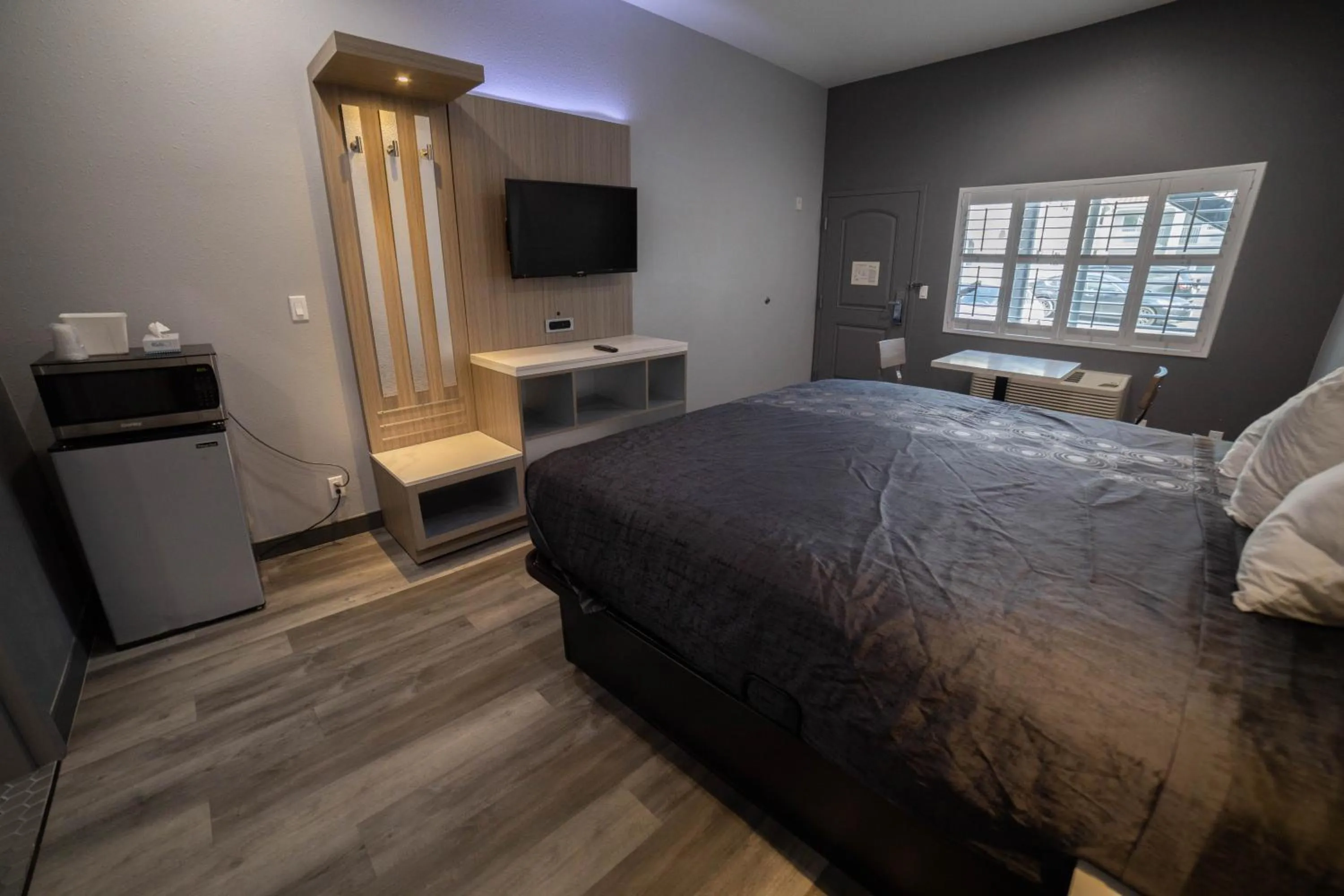 Bedroom, Bed in Travelodge by Wyndham Whittier