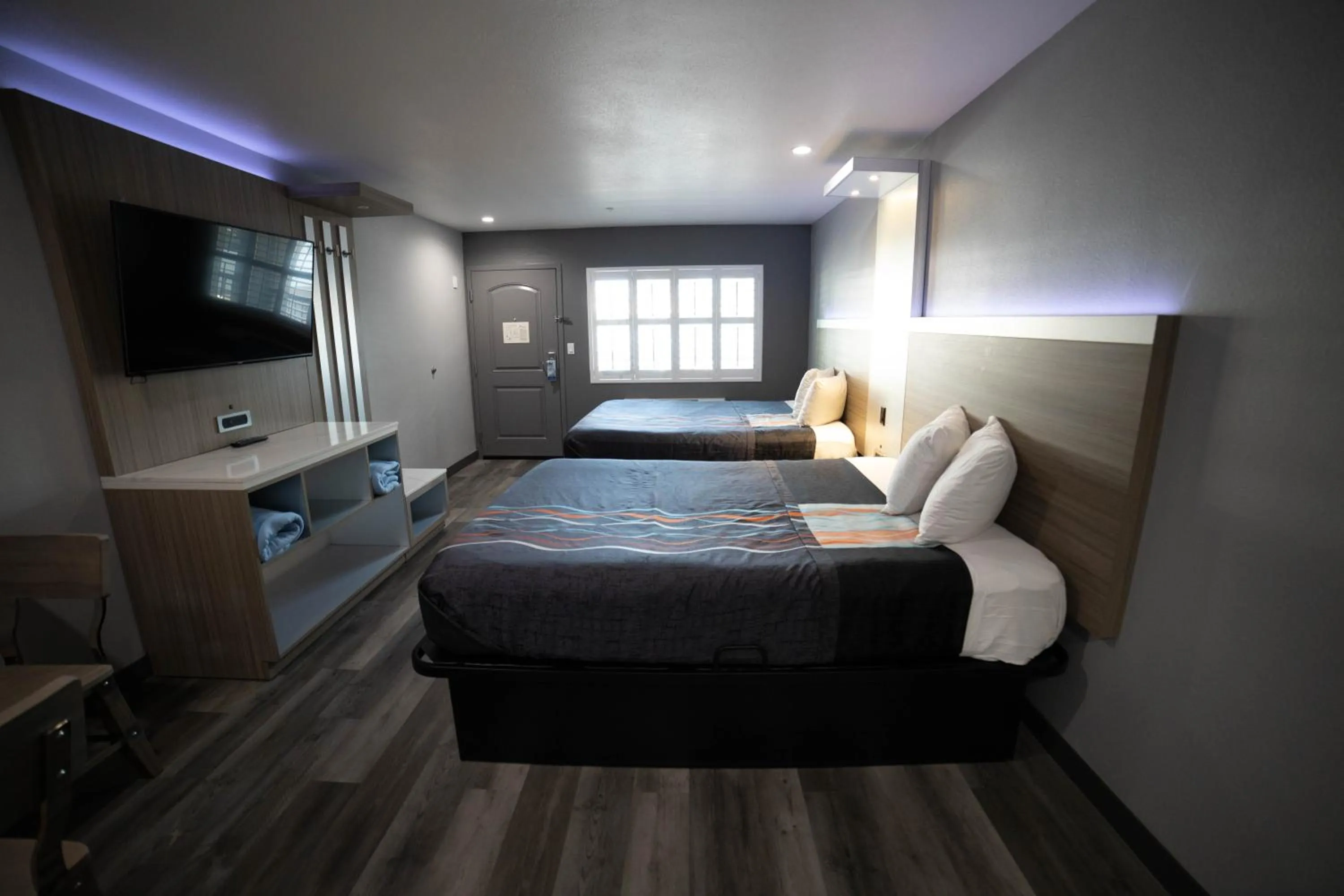 Bedroom, Bed in Travelodge by Wyndham Whittier