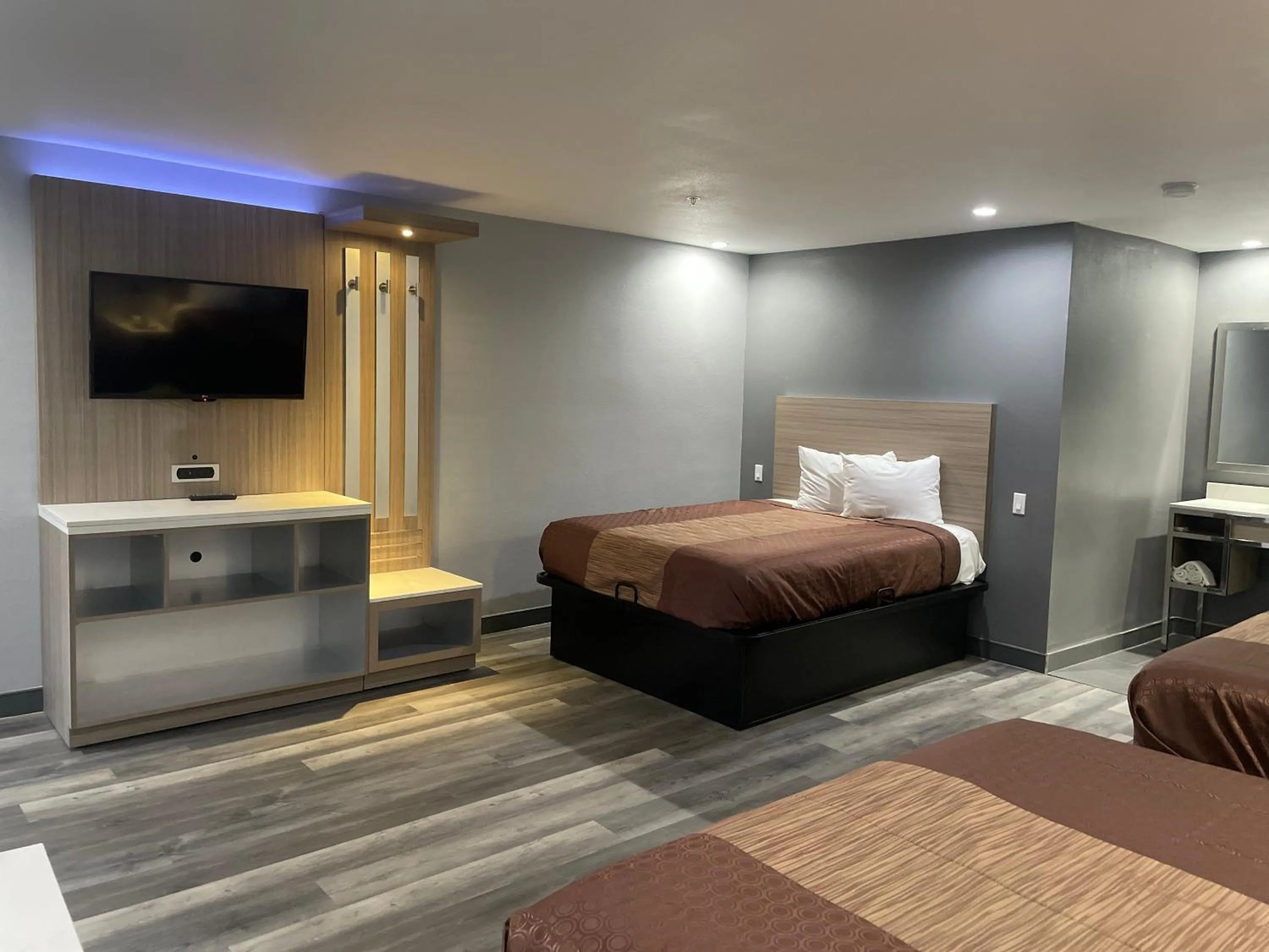 Bedroom, Bed in Travelodge by Wyndham Whittier