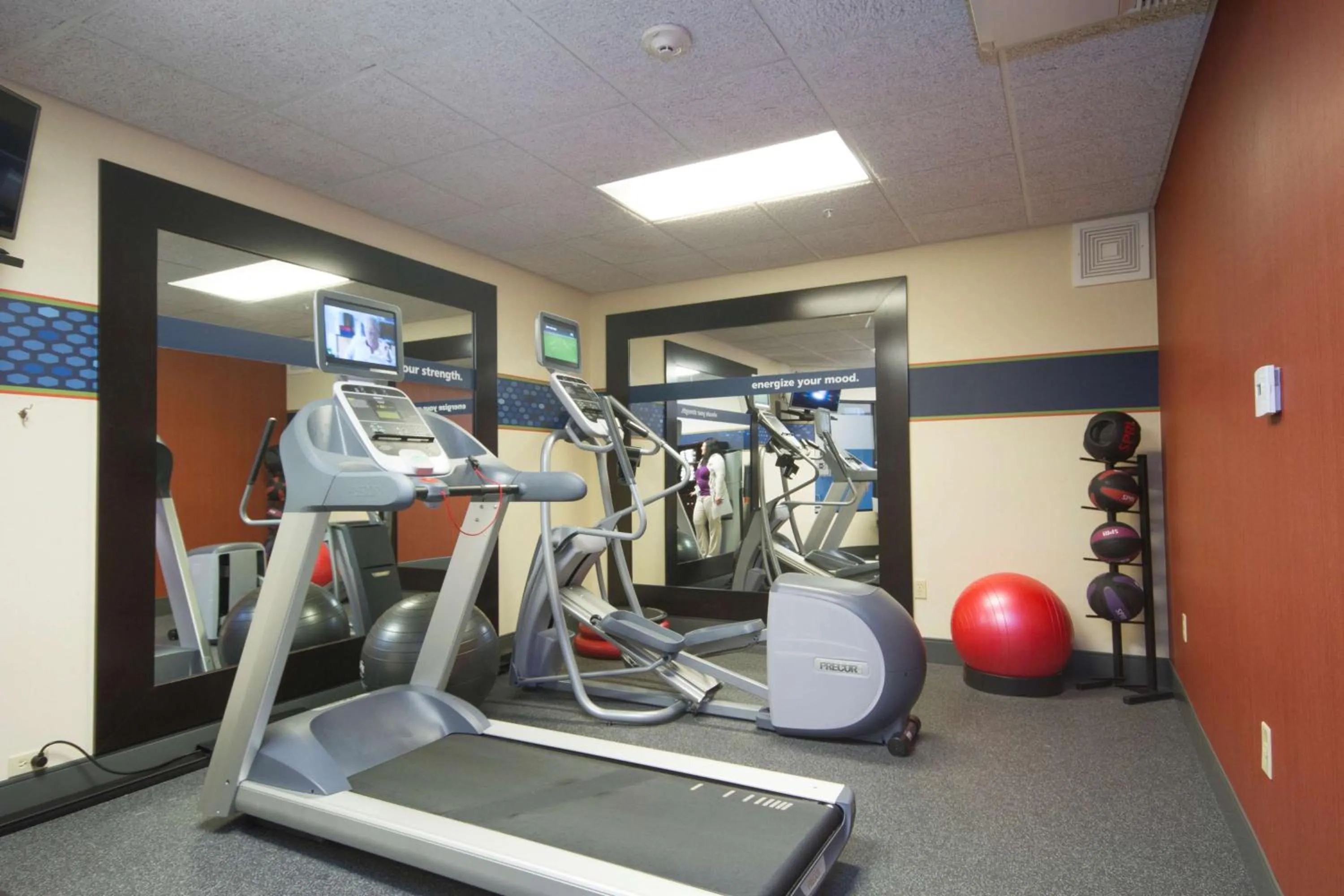 Fitness centre/facilities in Hampton Inn Marshall