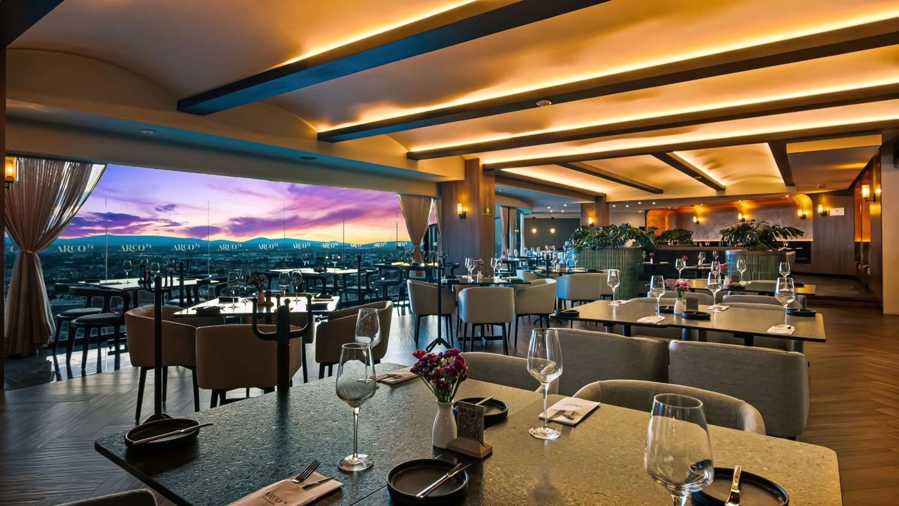 Restaurant/places to eat in Hilton Queretaro