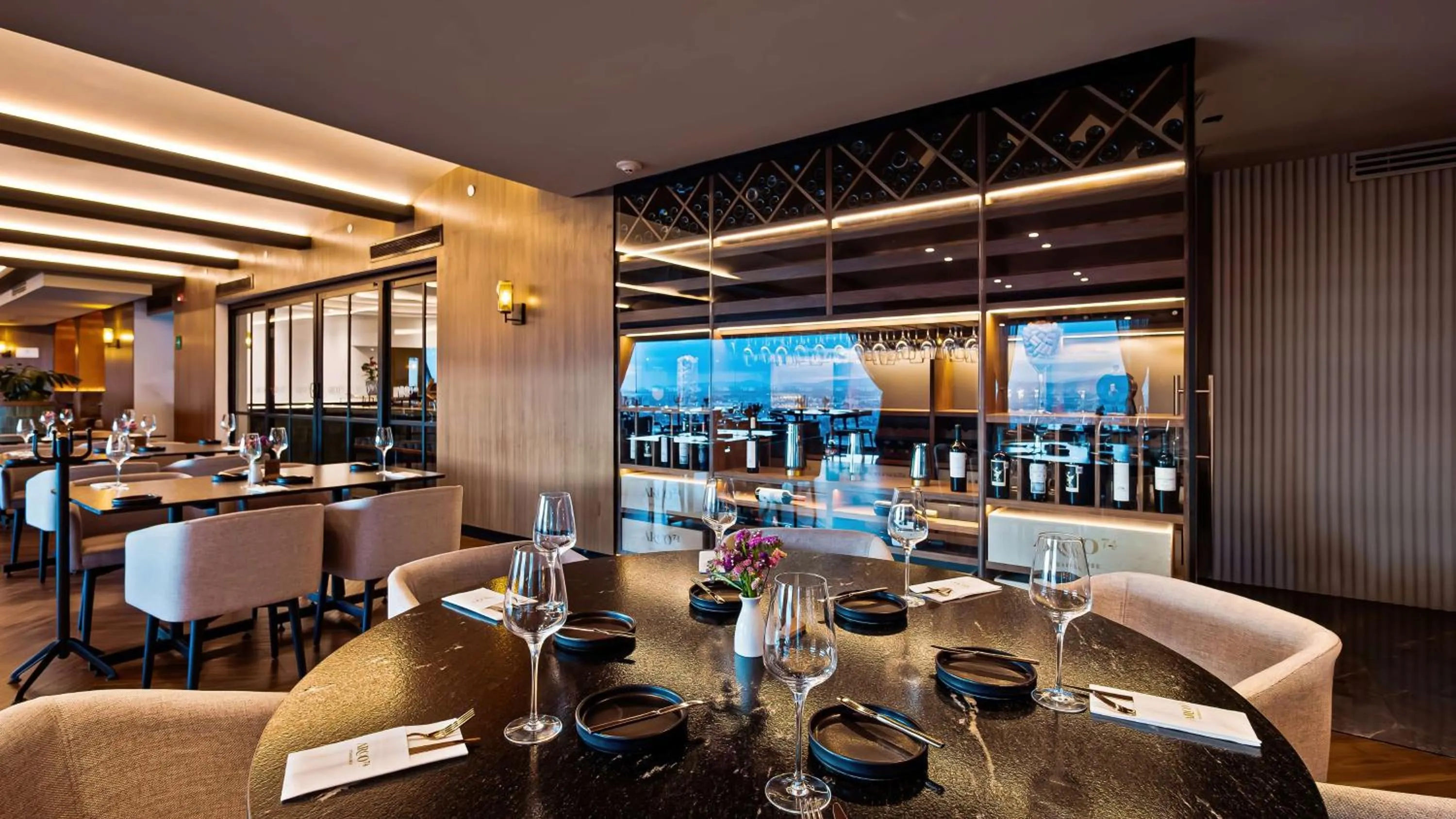 Restaurant/places to eat in Hilton Queretaro