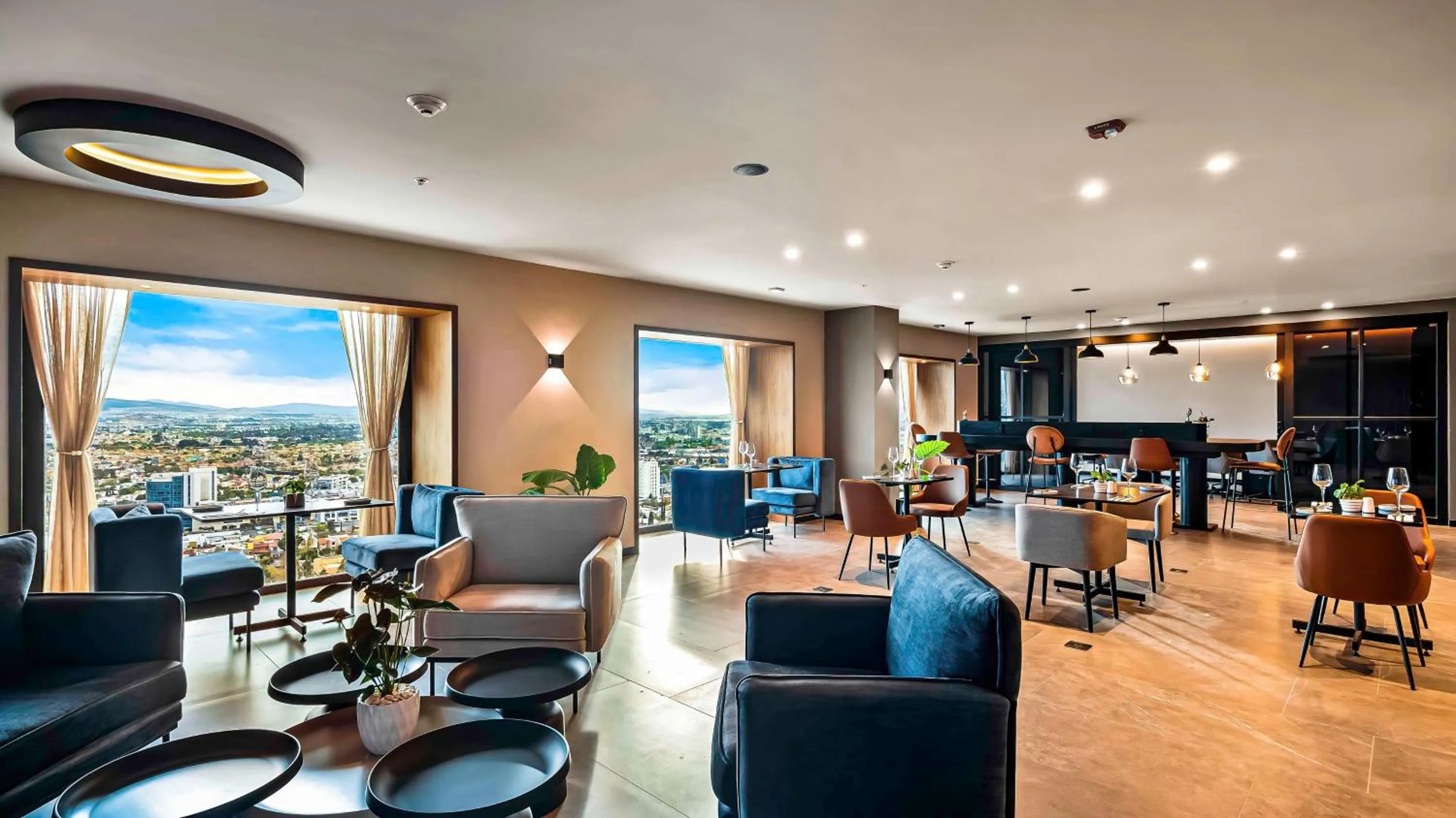 Restaurant/places to eat in Hilton Queretaro