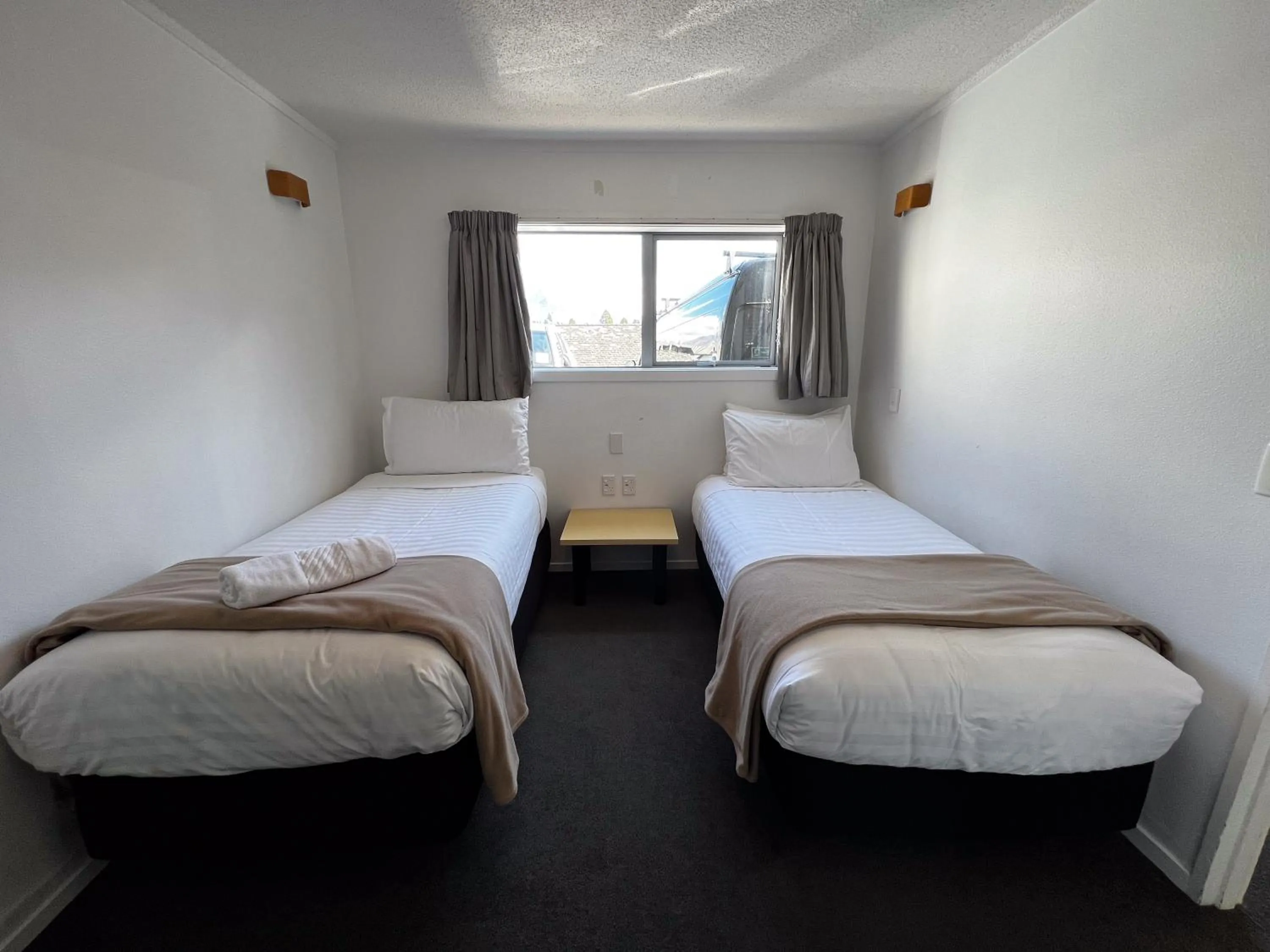 Bedroom, Bed in Blue Peaks Lodge